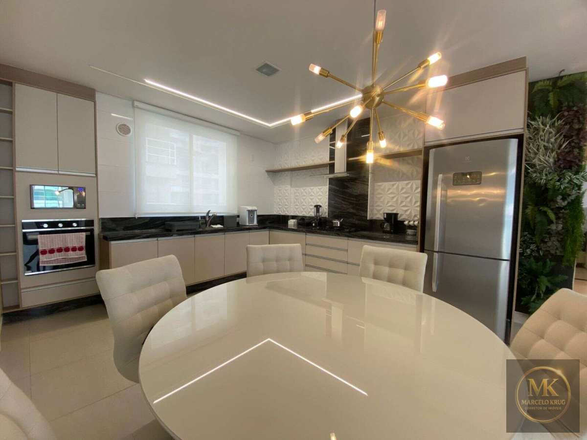Aluguel Anual  Mobiliado com 3 Suítes, Churrasqueira, 135m² e 2 Vagas, Meia Praia - Marcelo Krug Corretor de Imóveis