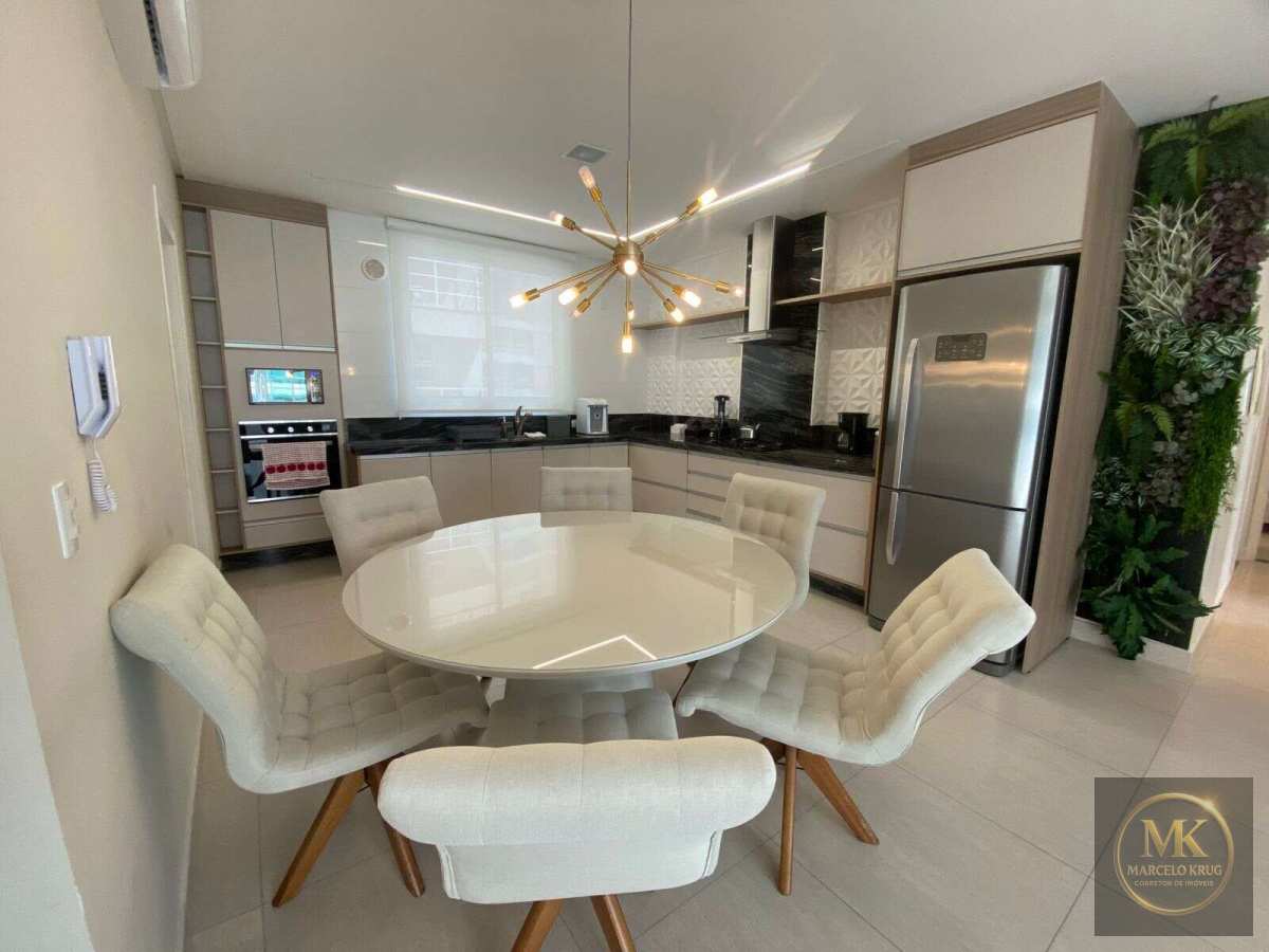 Aluguel Anual  Mobiliado com 3 Suítes, Churrasqueira, 135m² e 2 Vagas, Meia Praia - Marcelo Krug Corretor de Imóveis