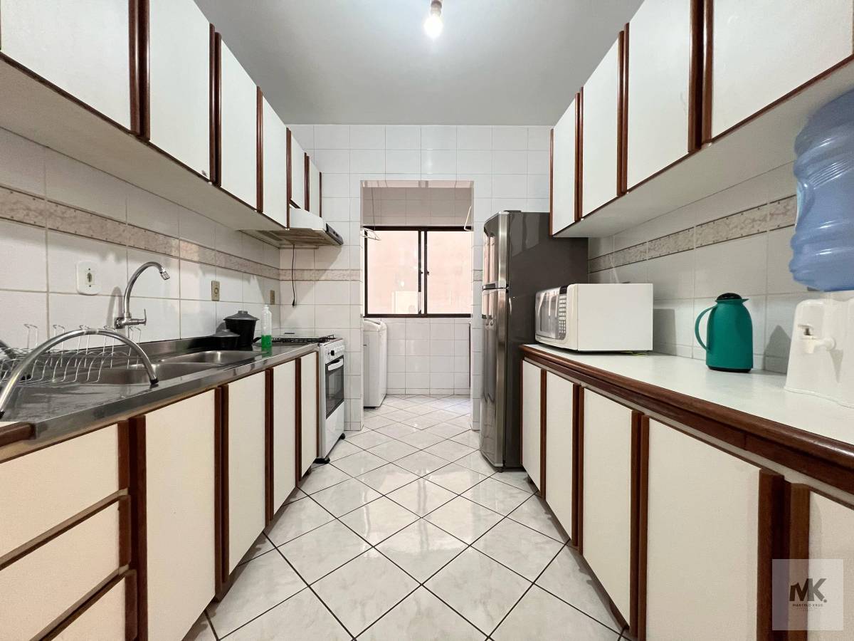 Apartamento 3 Dormitórios Sendo 1 Suíte + 1 Vaga de Garagem  com Ótima Localização em Meia Praia. - Marcelo Krug Corretor de Imóveis