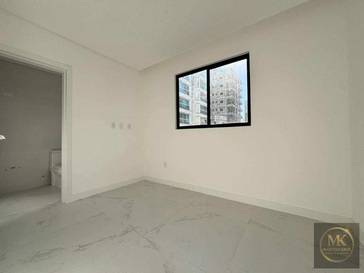 Apartamento 3 Dormitórios Sendo 2 Suítes + 2 Vagas de garagem Pagamento Facilitado Direto com Proprietário em Meia Praia Itapema - Marcelo Krug Corretor de Imóveis