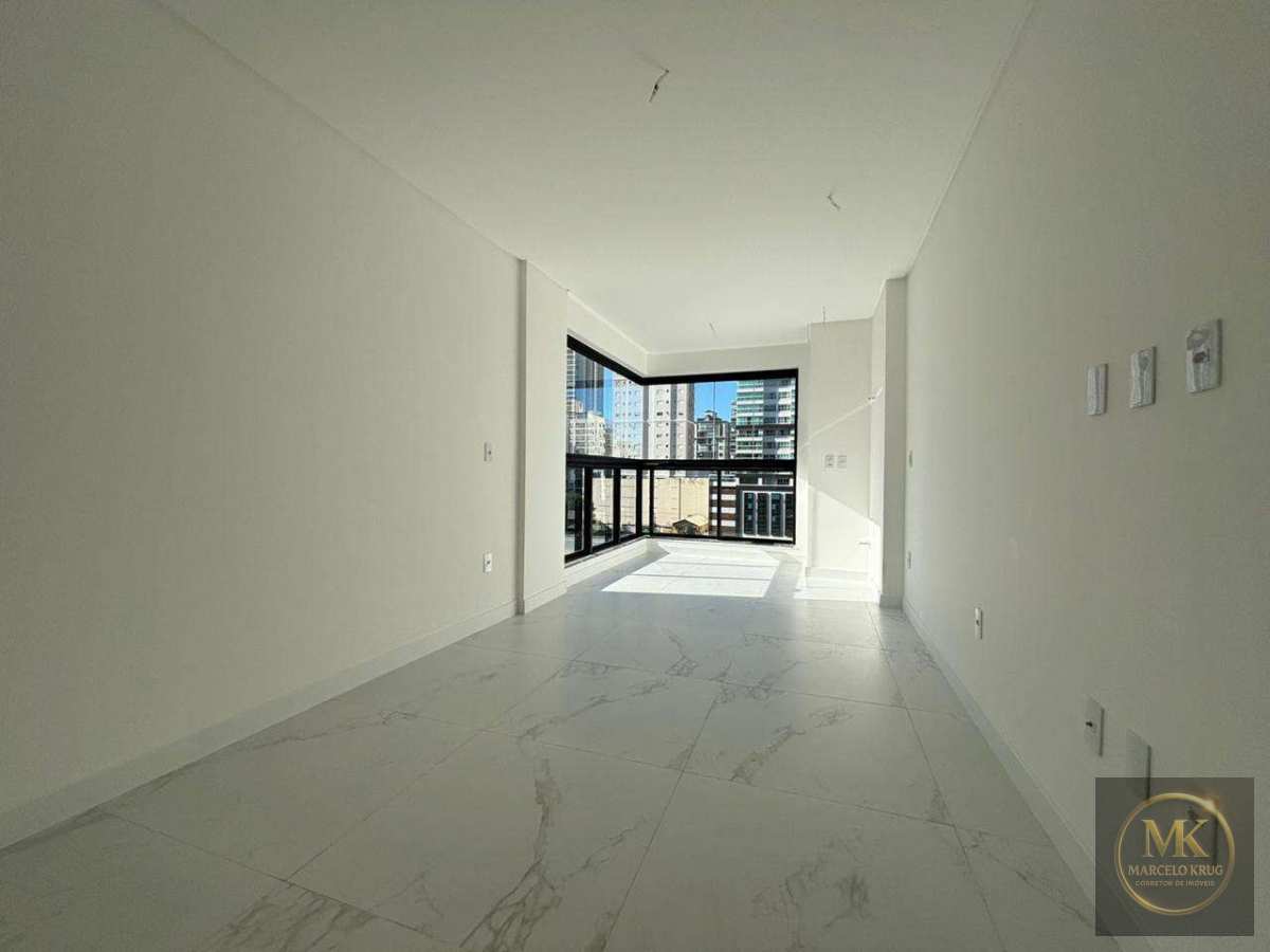 Apartamento 3 Dormitórios Sendo 2 Suítes + 2 Vagas de garagem Pagamento Facilitado Direto com Proprietário em Meia Praia Itapema - Marcelo Krug Corretor de Imóveis