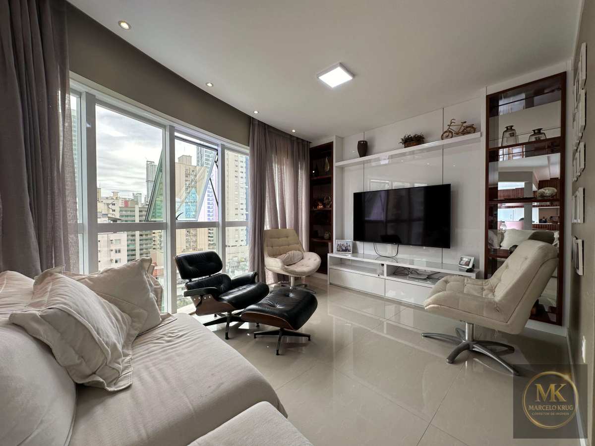 Apartamento 4 Suítes + 3 Vagas de Garagem 202.00m2 Privativos com Pagamento Facilitado Direto Proprietário em Meia Praia Itapema - Marcelo Krug Corretor de Imóveis