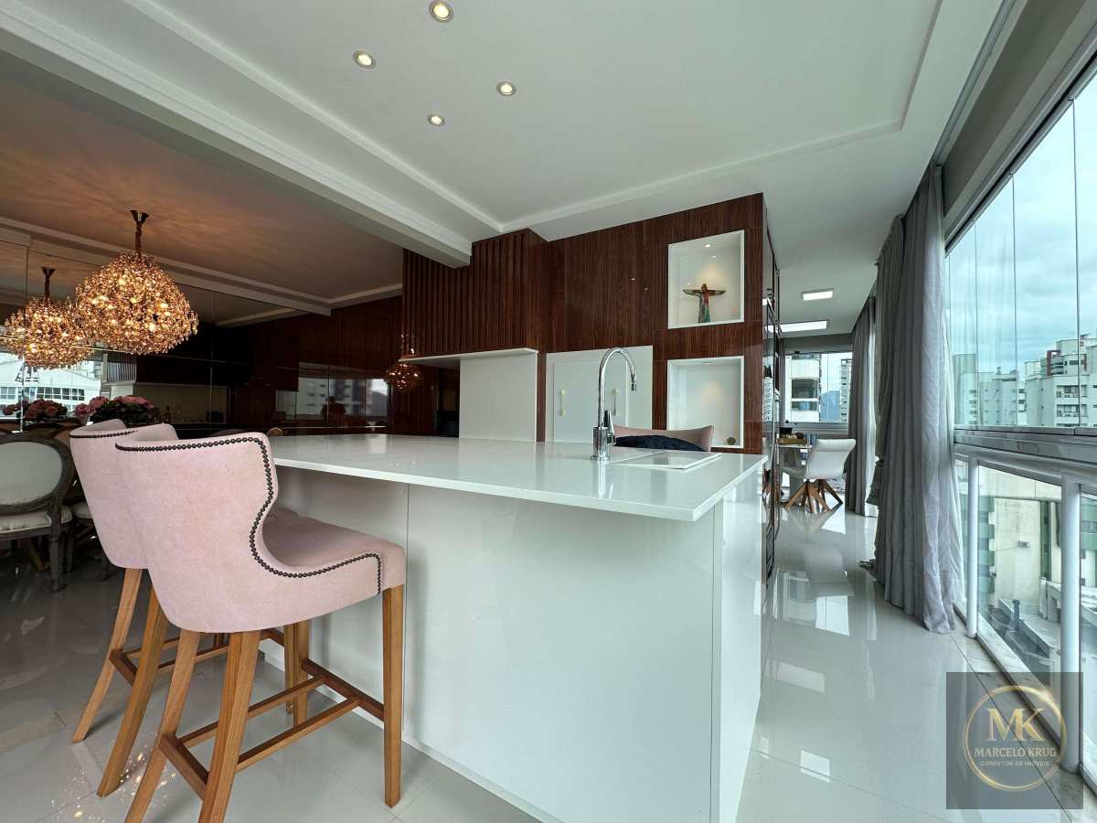 Apartamento 4 Suítes + 3 Vagas de Garagem 202.00m2 Privativos com Pagamento Facilitado Direto Proprietário em Meia Praia Itapema - Marcelo Krug Corretor de Imóveis