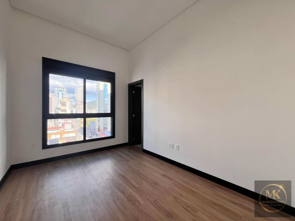 Apartamento 4 Suítes Sendo 1 Máster + 3 vagas de Garagem Pagamento Facilitado em Meia Praia de Itapema SC - Marcelo Krug Corretor de Imóveis