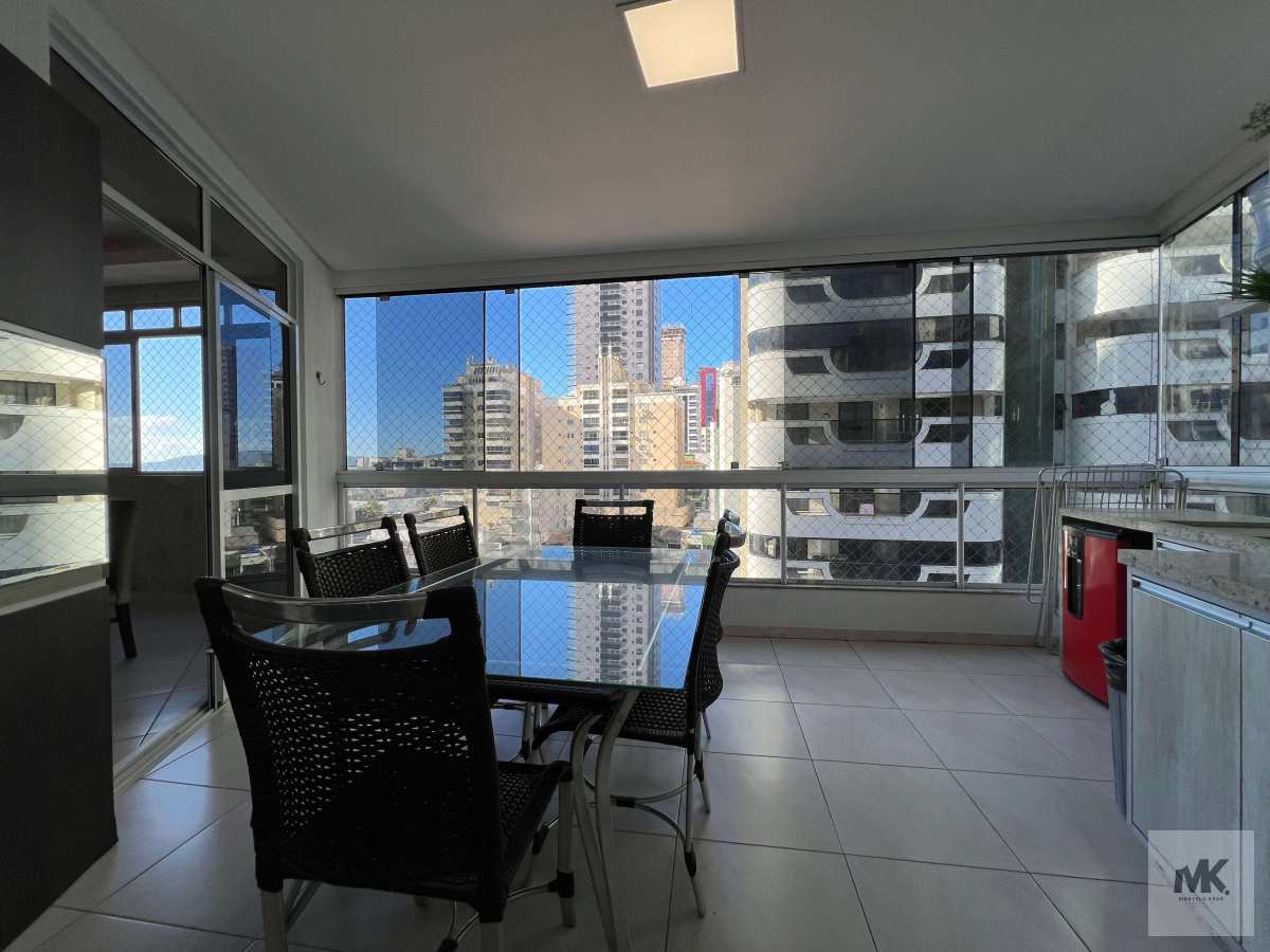 Apartamento á Venda 3 Dormitórios Sendo 2 suítes + 2 vagas Pagamento Facilitado Direto Proprietário em Meia Praia Itapema