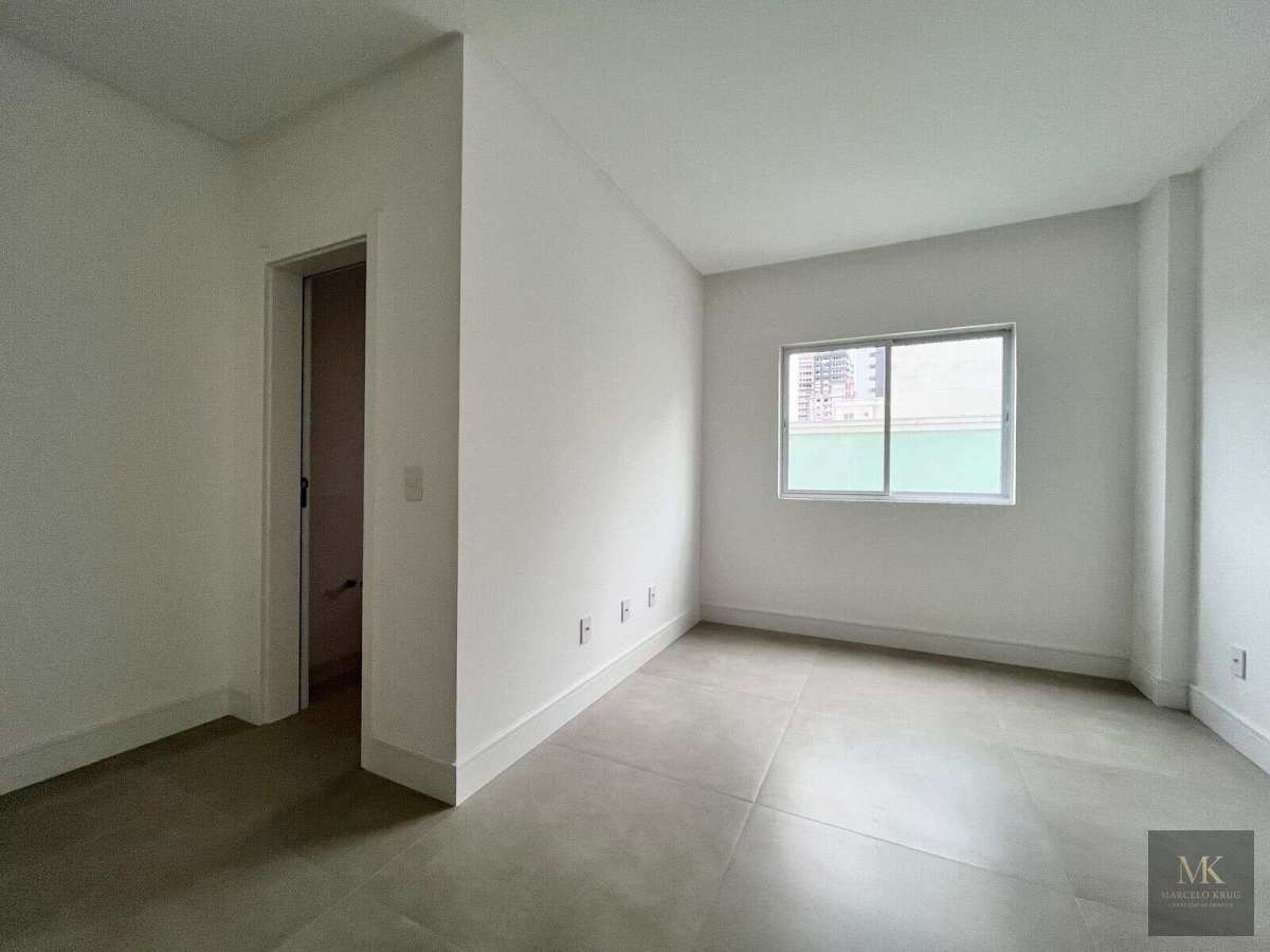 Apartamento à Venda,3 Suítes + 3 Vagas  147.00m² + Lazer Pagamento Direto Pro Proprietário em Meia Praia de Itapema SC - Marcelo Krug Corretor de Imóveis