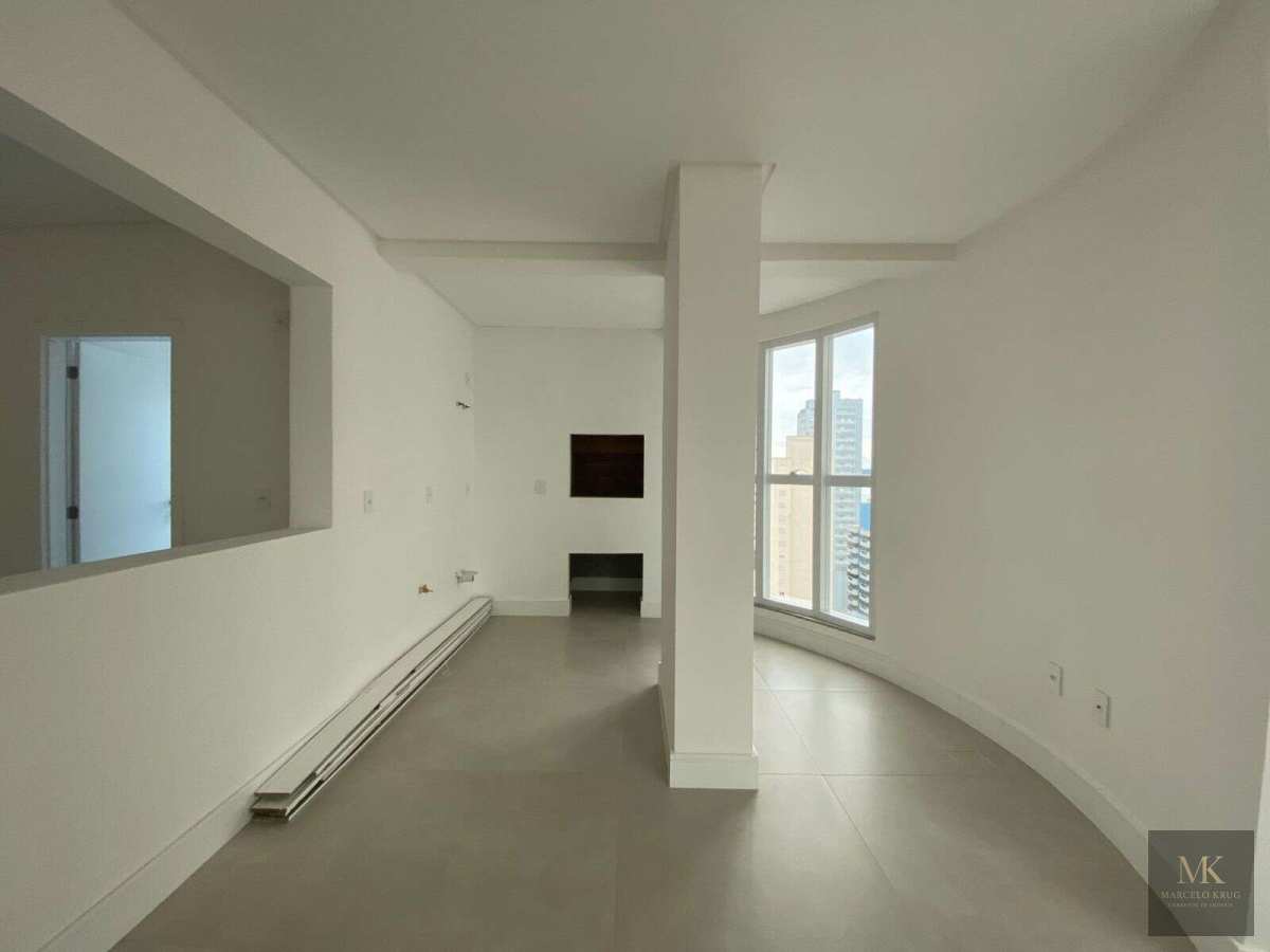 Apartamento à Venda,3 Suítes + 3 Vagas  147.00m² + Lazer Pagamento Direto Pro Proprietário em Meia Praia de Itapema SC - Marcelo Krug Corretor de Imóveis