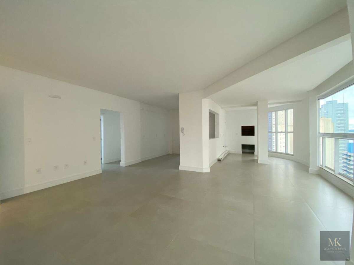 Apartamento à Venda,3 Suítes + 3 Vagas  147.00m² + Lazer Pagamento Direto Pro Proprietário em Meia Praia de Itapema SC - Marcelo Krug Corretor de Imóveis