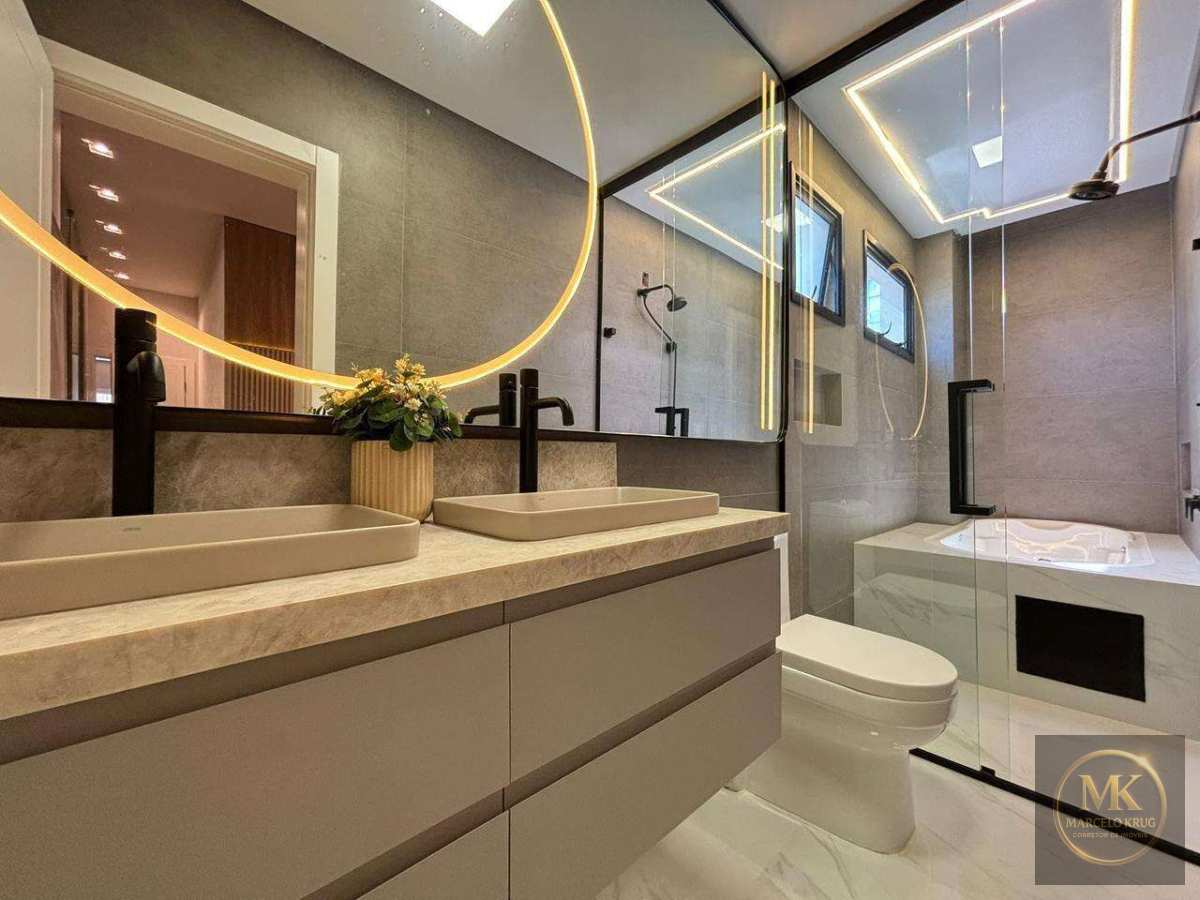 Apartamento á Venda 3 suítes sendo 1 Máster + 3 vagas de Garagem + Lazer Pagamento Facilitado Direto Meia Praia Itapema