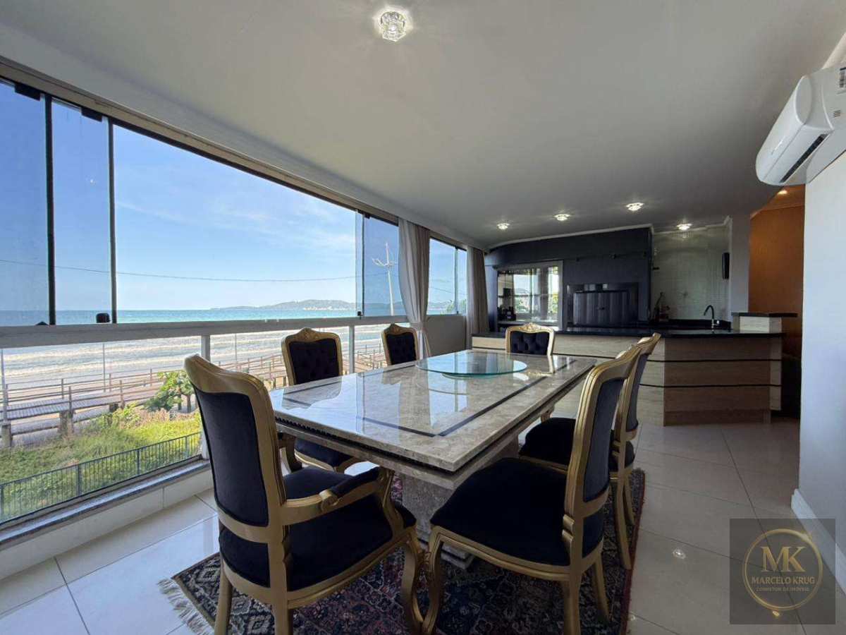 Apartamento á venda 4 Dormitórios  Sendo 2 Suítes + 1 Vaga Pagamento á Vista R$ 2.500.000,00 Frente Mar Itapema - Marcelo Krug Corretor de Imóveis