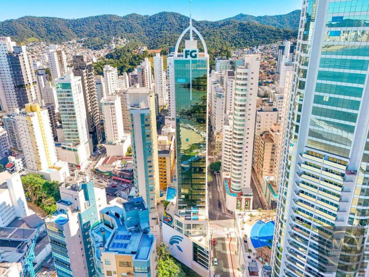 Apartamento á Venda 4 suítes 150.m2 Privativos 3 vagas Pagamento Facilitado em Balneário Camboriú SC - Marcelo Krug Corretor de Imóveis