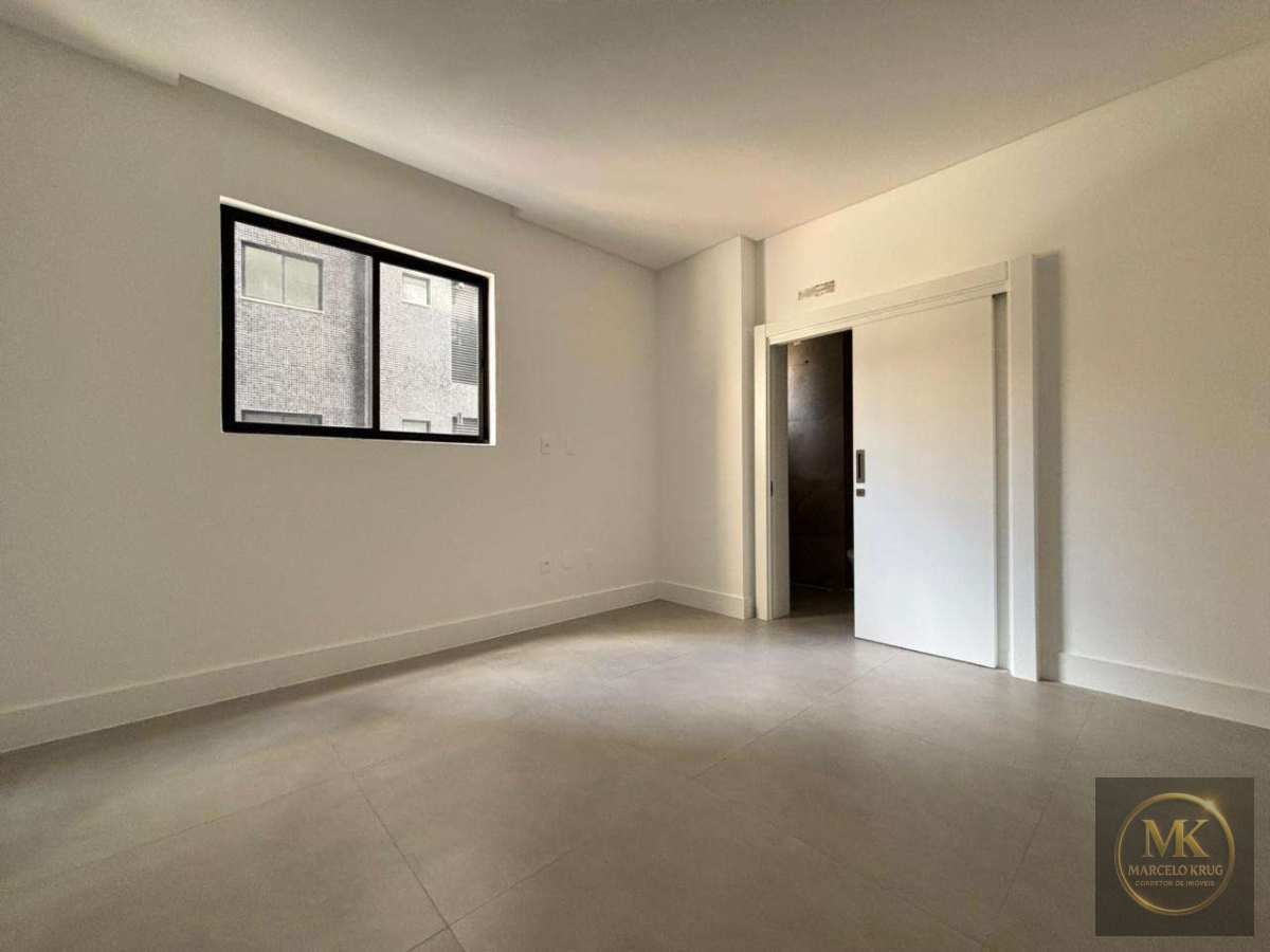 Apartamento à Venda, 4 Suítes 177.00m² Privativos 3 Vagas de Garagem Pagamento Direto com dono em Meia Praia de Itapema - Marcelo Krug Corretor de Imóveis