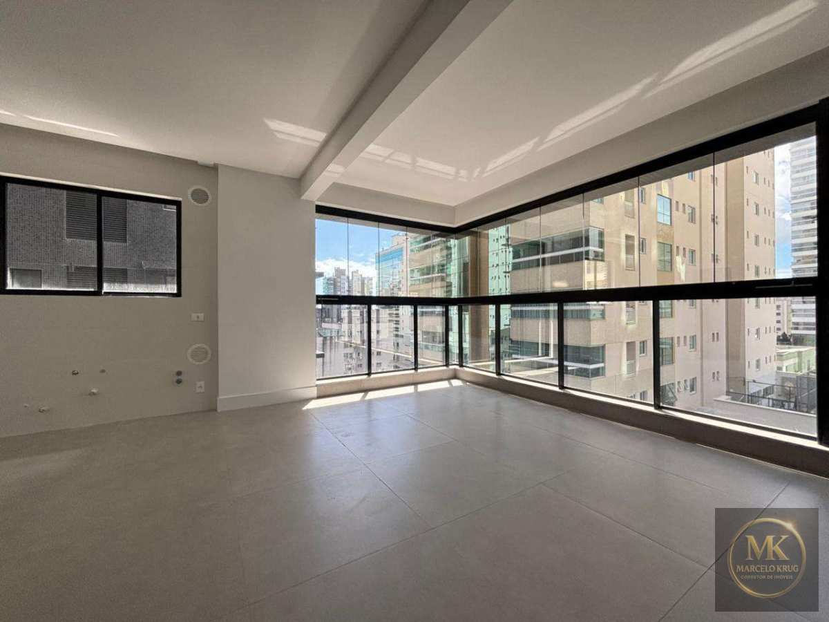 Apartamento à Venda, 4 Suítes 177.00m² Privativos 3 Vagas de Garagem Pagamento Direto com dono em Meia Praia de Itapema - Marcelo Krug Corretor de Imóveis