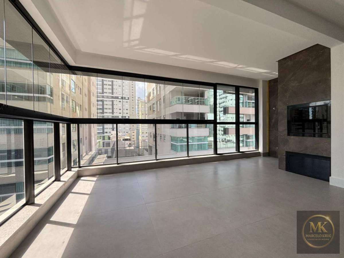 Apartamento à Venda, 4 Suítes 177.00m² Privativos 3 Vagas de Garagem Pagamento Direto com dono em Meia Praia de Itapema