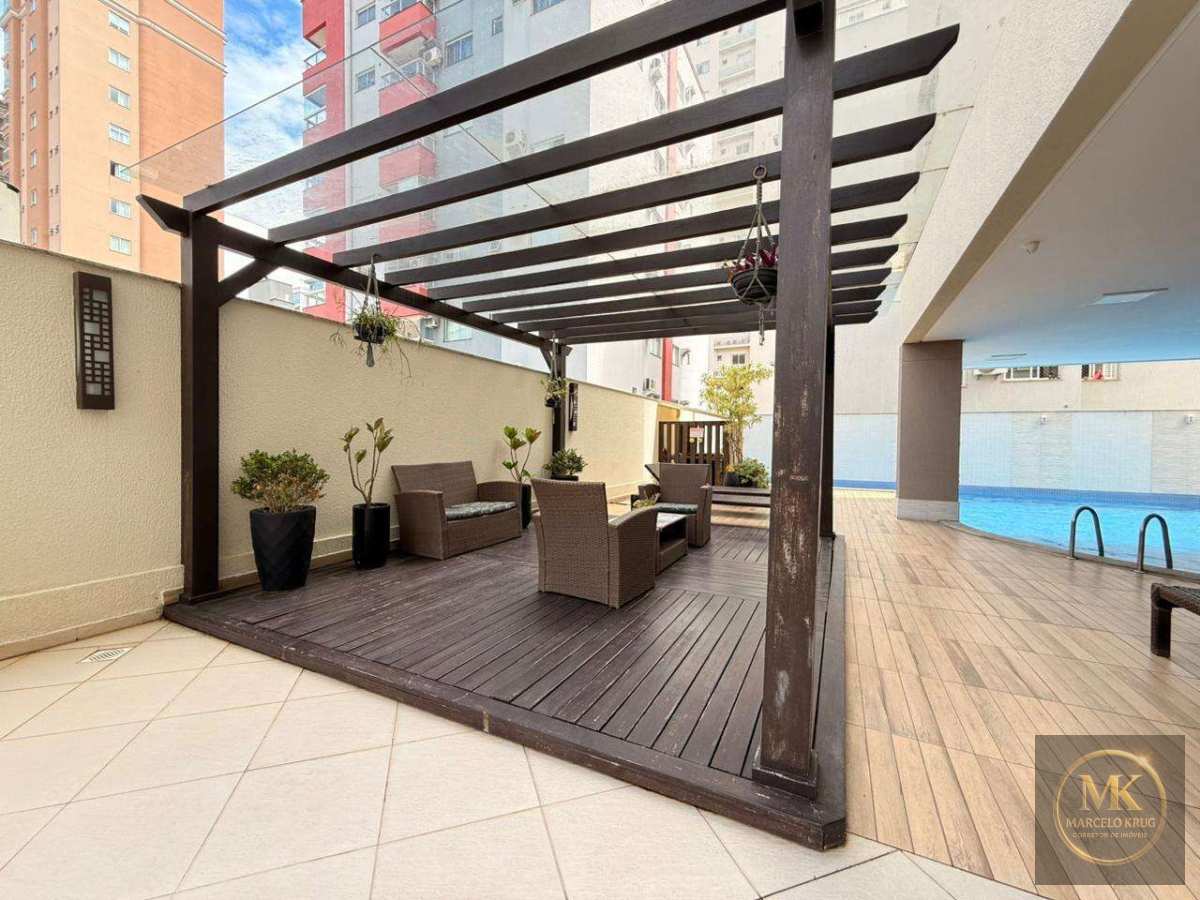 Apartamento á Venda 4 suítes 197m2 Privativos 5 vagas Pagamento Facilitado em Meia Praia de Itapema