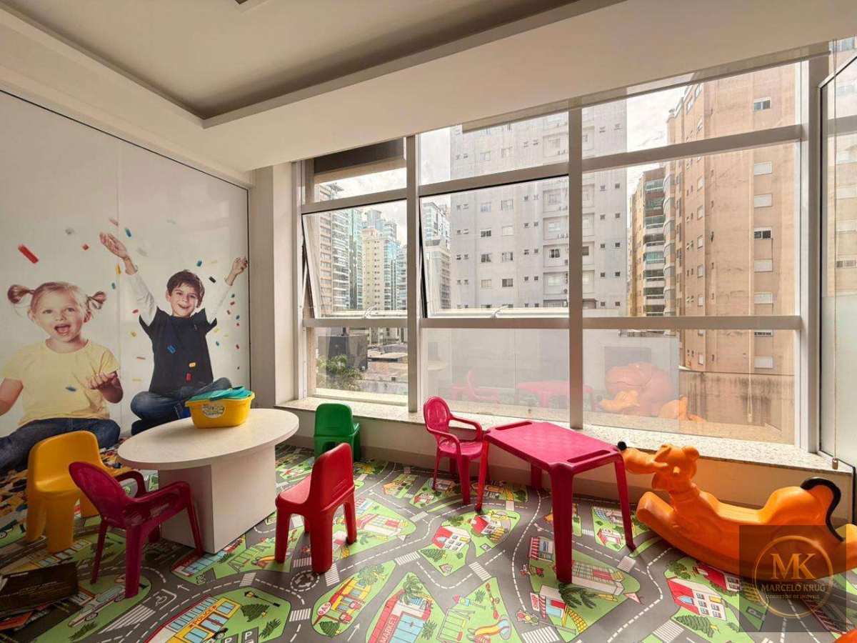 Apartamento á Venda 4 suítes 197m2 Privativos 5 vagas Pagamento Facilitado em Meia Praia de Itapema - Marcelo Krug Corretor de Imóveis