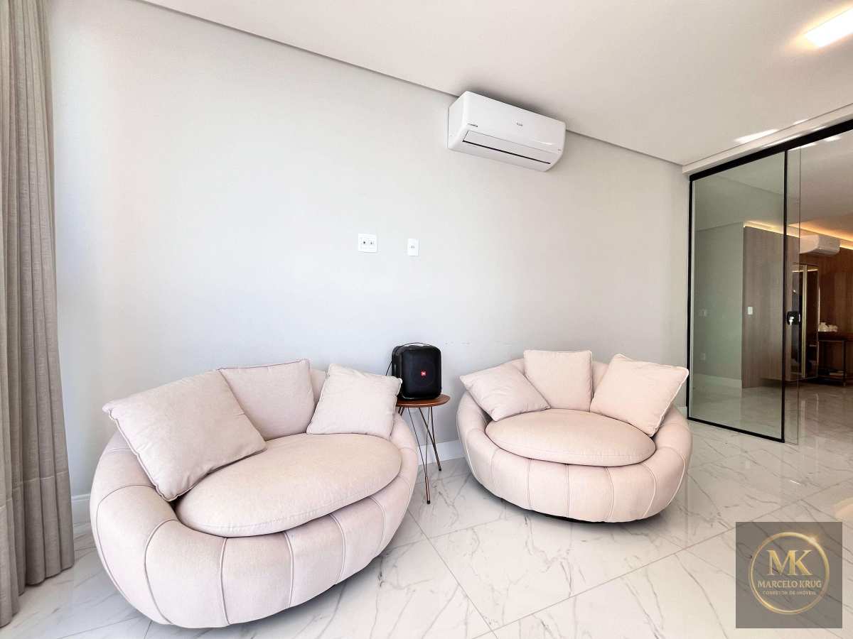 Apartamento á Venda 4 suítes sendo 1 Máster 185m2 privativos Quadra Mar em Meia Praia de Itapema Pagamento Facilitado. - Marcelo Krug Corretor de Imóveis