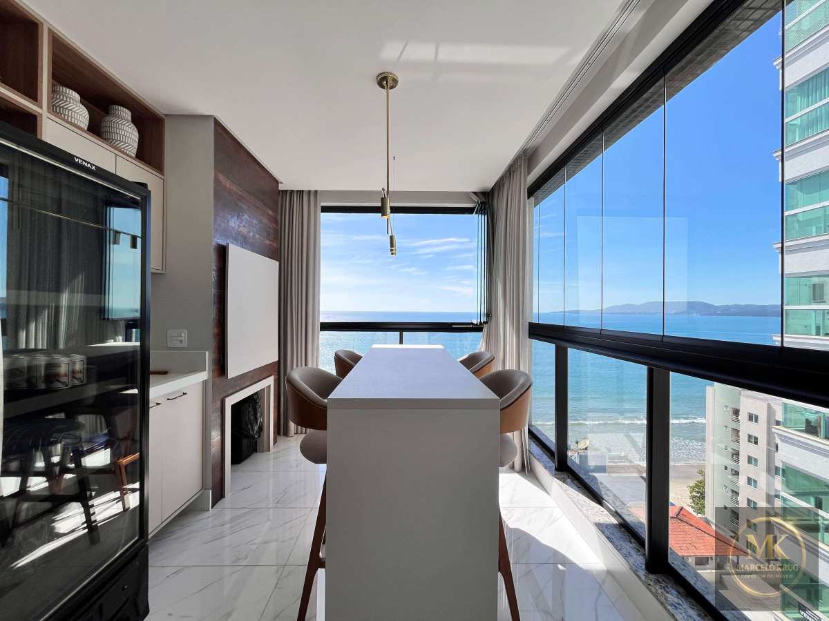 Apartamento á Venda 4 suítes sendo 1 Máster 185m2 privativos Quadra Mar em Meia Praia de Itapema Pagamento Facilitado.