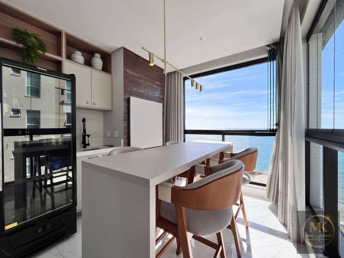 Apartamento á Venda 4 suítes sendo 1 Máster 185m2 privativos Quadra Mar em Meia Praia de Itapema Pagamento Facilitado. - Marcelo Krug Corretor de Imóveis