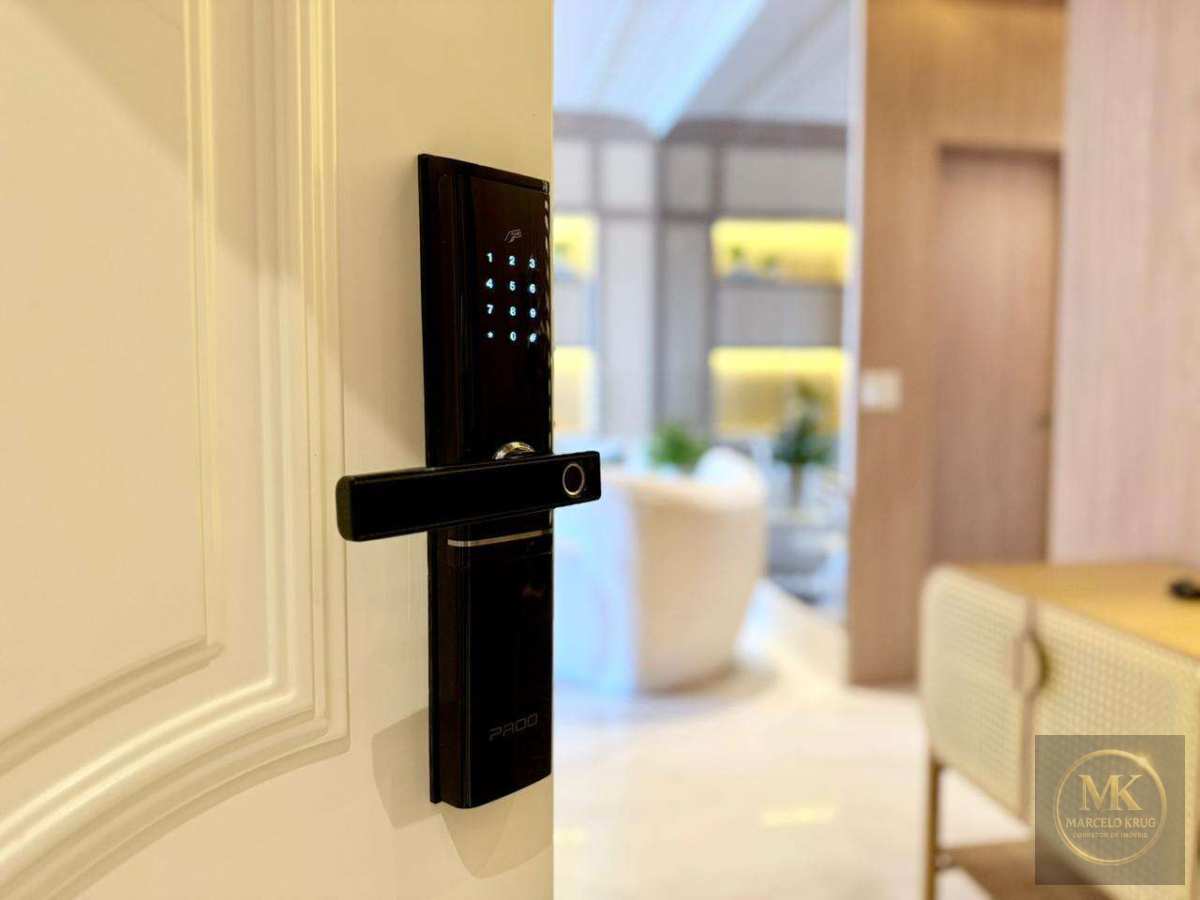 Apartamento á Venda 4 suítes sendo 1 Máster 200.m2 privativos Quadra Mar em Meia Praia de Itapema Pagamento Facilitado. - Marcelo Krug Corretor de Imóveis