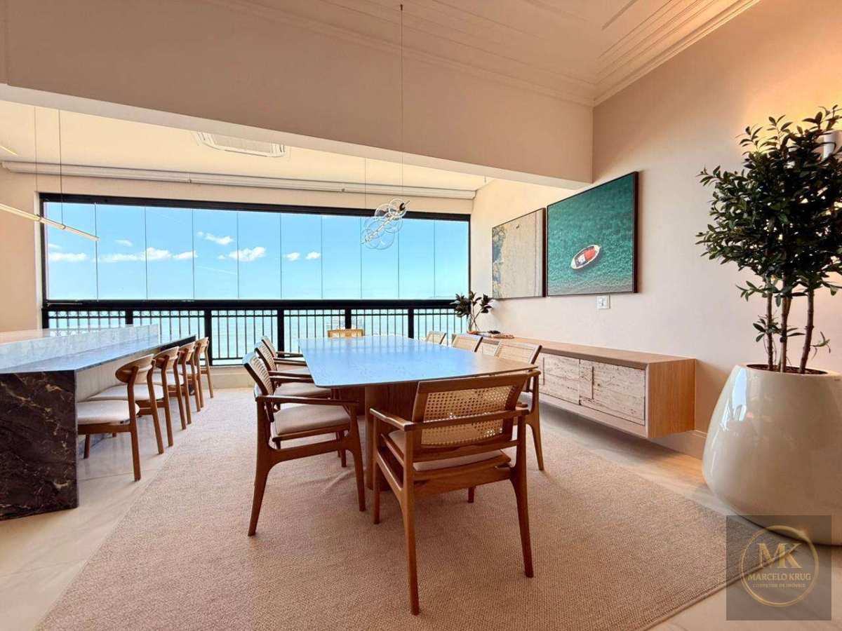 Apartamento á Venda 4 suítes sendo 1 Máster 200.m2 privativos Quadra Mar em Meia Praia de Itapema Pagamento Facilitado.