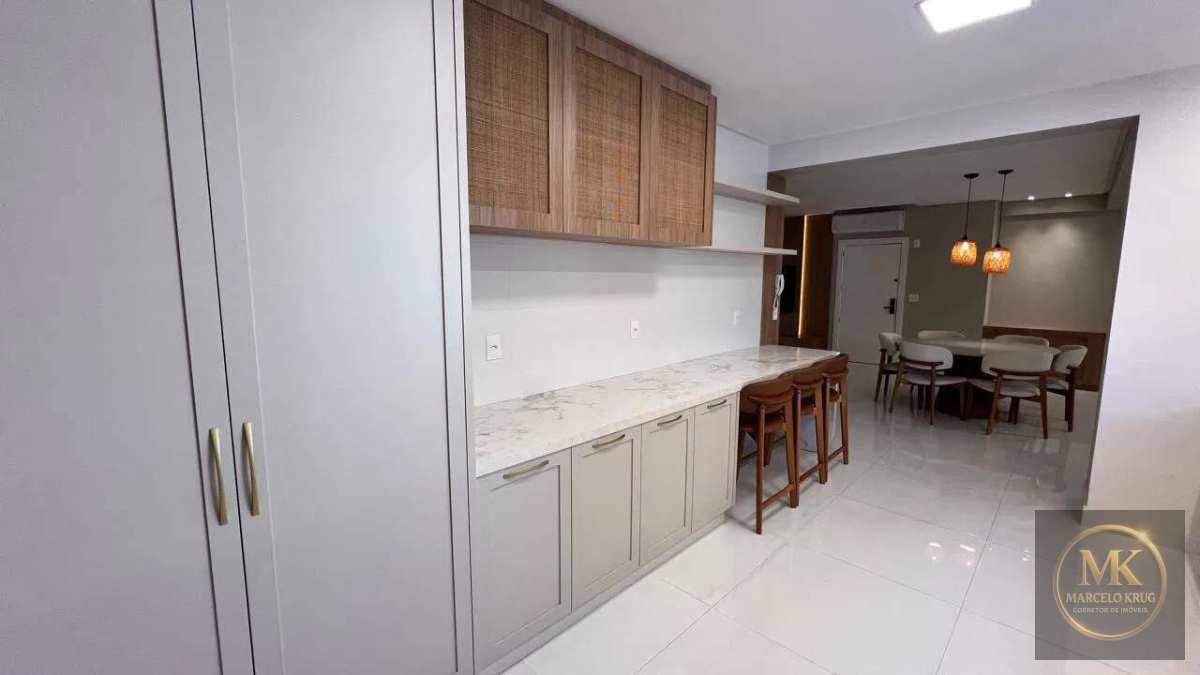 Apartamento á Venda 4 suítes sendo 177m2 privativos 3 Vagas Garagem em Meia Praia de Itapema Pagamento Facilitado.