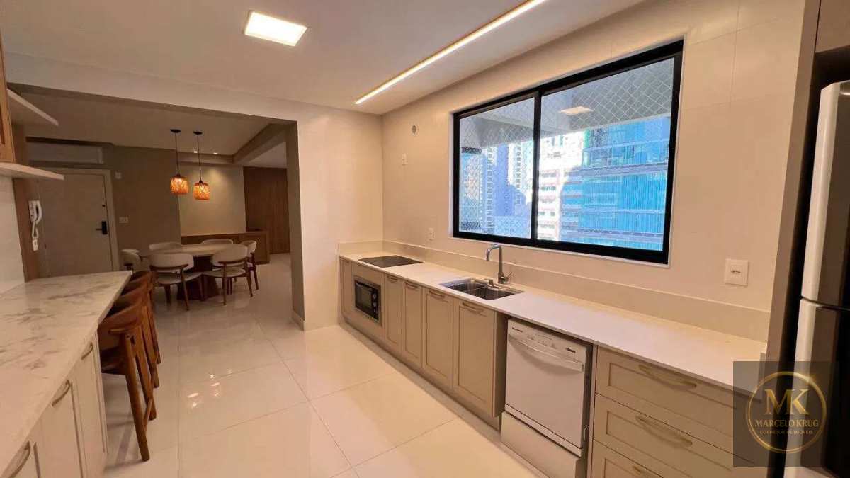 Apartamento á Venda 4 suítes sendo 177m2 privativos 3 Vagas Garagem em Meia Praia de Itapema Pagamento Facilitado. - Marcelo Krug Corretor de Imóveis