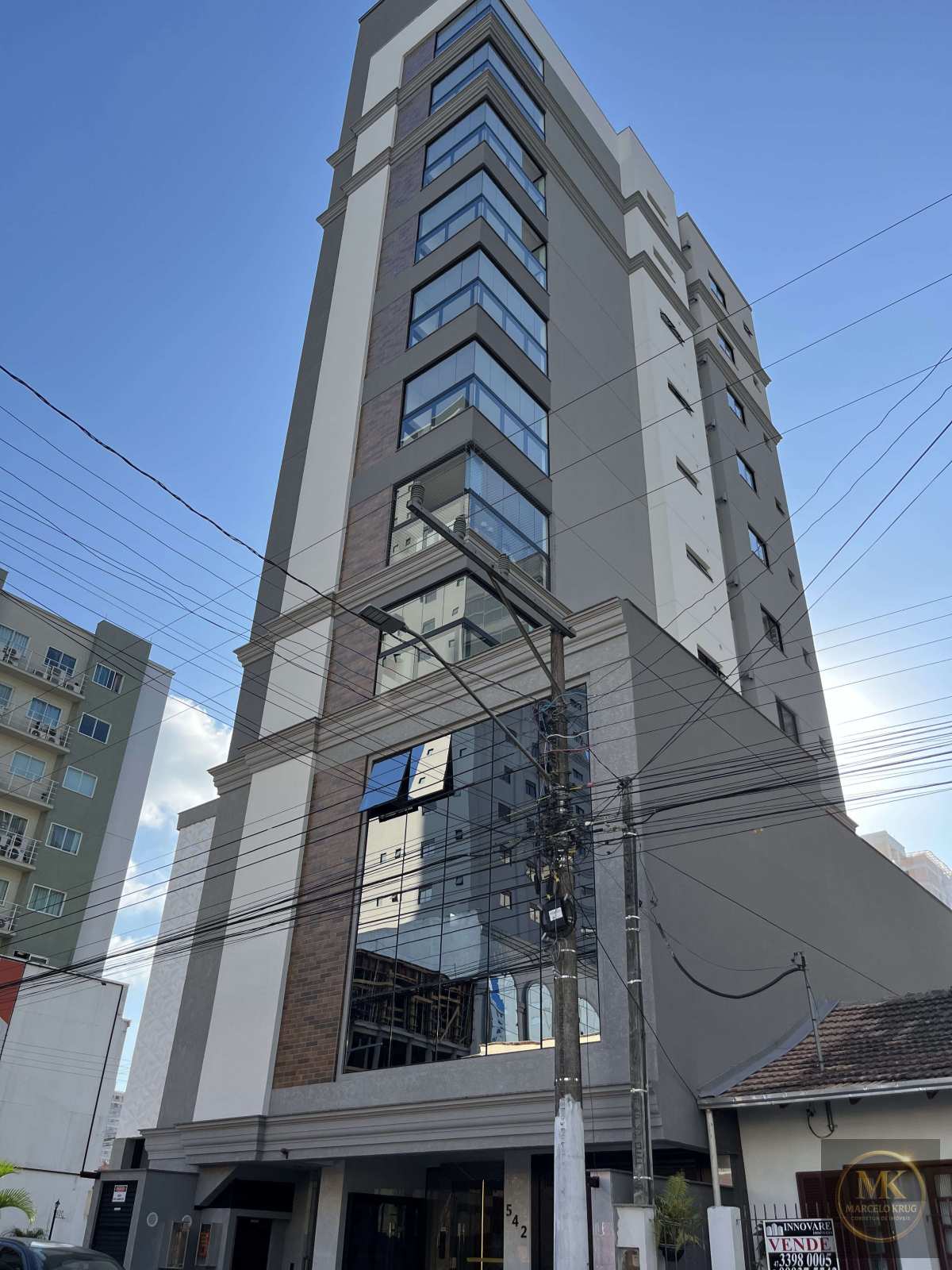 Apartamento à Venda, com 3 Dormitórios. Sendo 2 Suítes, 1 Apto por Andar, Localizado na Terceira Avenida em Meia Praia Itapema - Marcelo Krug Corretor de Imóveis