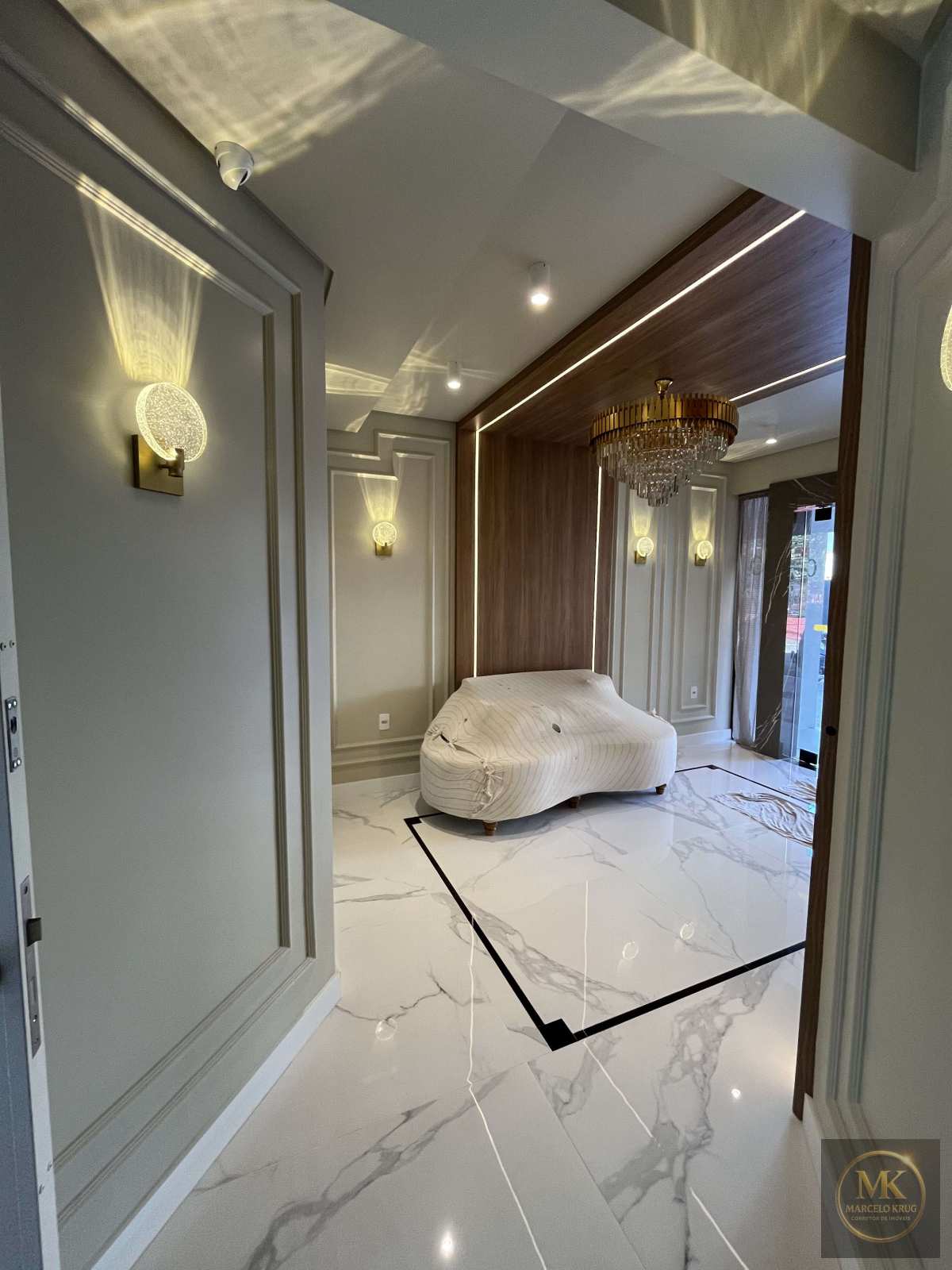 Apartamento à Venda, com 3 Dormitórios. Sendo 2 Suítes, 1 Apto por Andar, Localizado na Terceira Avenida em Meia Praia Itapema - Marcelo Krug Corretor de Imóveis