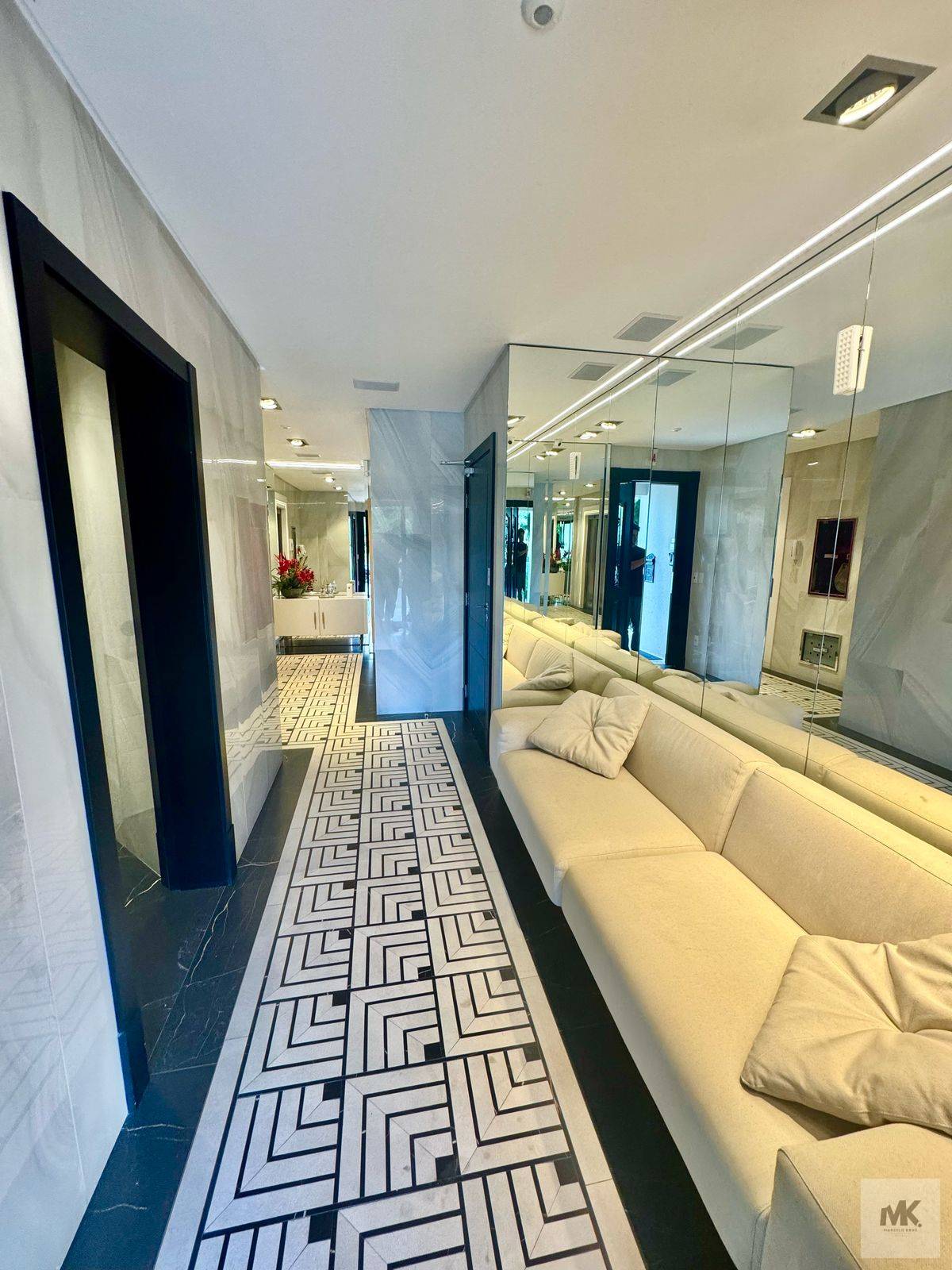 Apartamento à Venda, com 3 Suítes + 2 Vagas de Garagem + lazer Completo.  Quadra Mar em Meia Praia Próximo ao Pier Hard Rock Café - Marcelo Krug Corretor de Imóveis