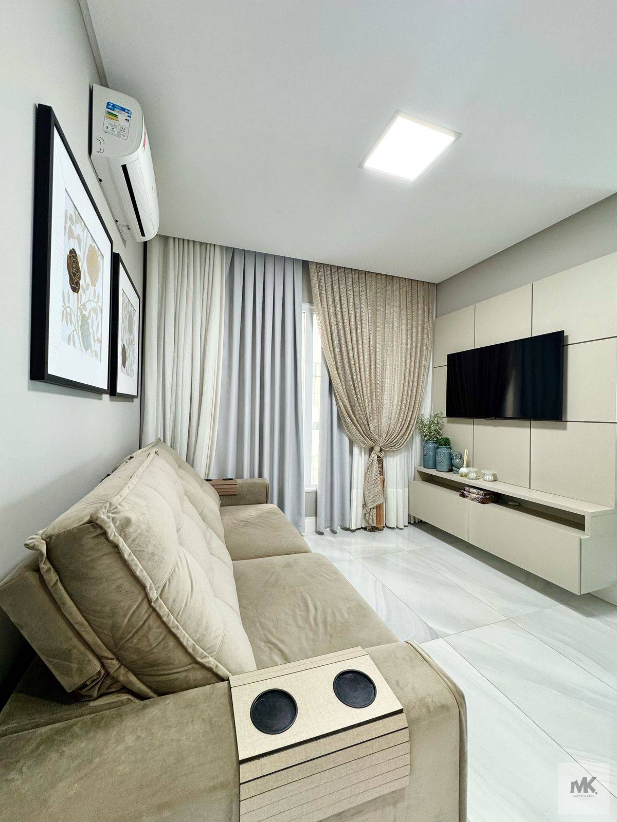 Apartamento à Venda, com 3 Suítes + 2 Vagas de Garagem + lazer Completo.  Quadra Mar em Meia Praia Próximo ao Pier Hard Rock Café - Marcelo Krug Corretor de Imóveis