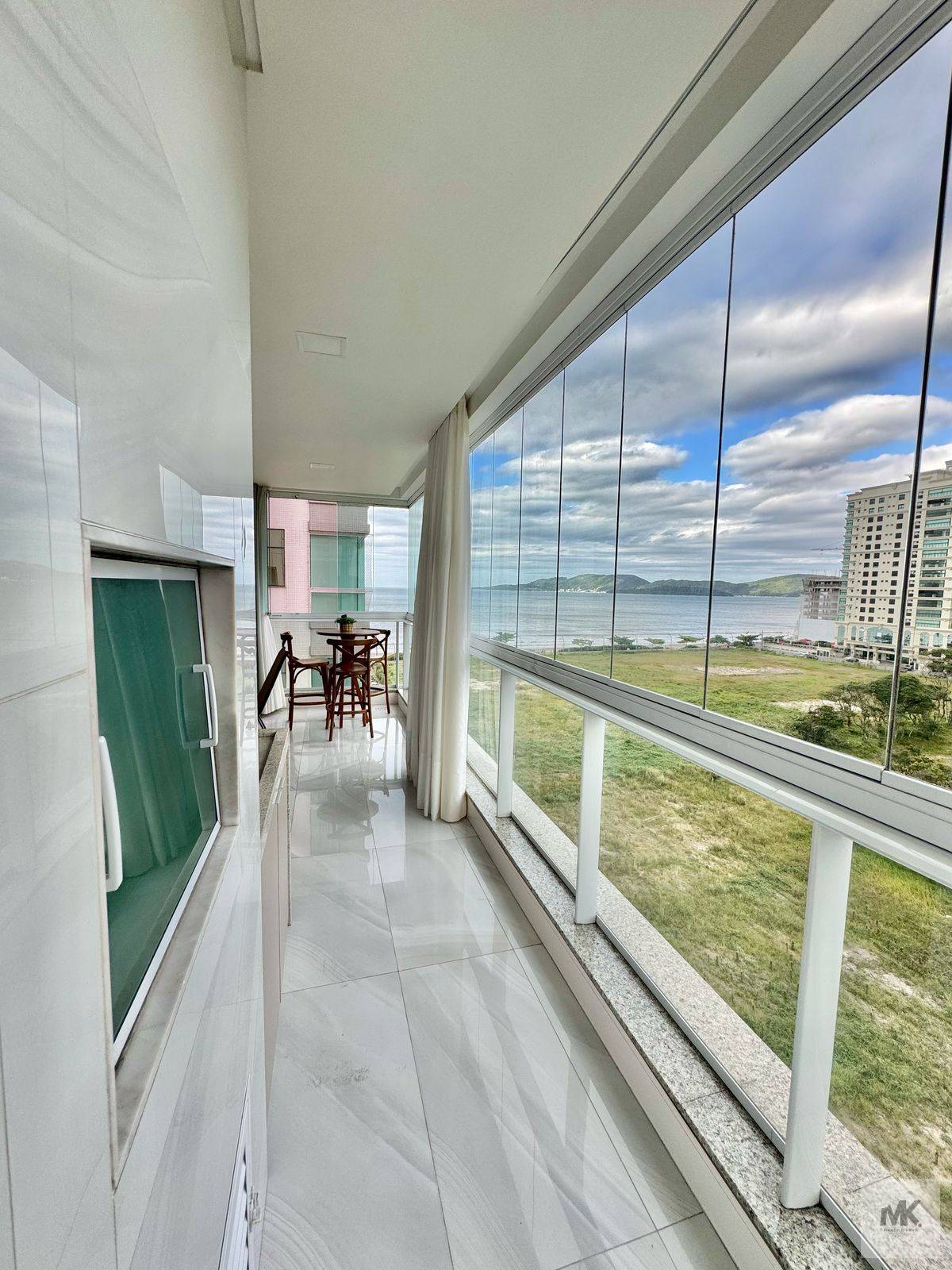 Apartamento à Venda, com 3 Suítes + 2 Vagas de Garagem + lazer Completo.  Quadra Mar em Meia Praia Próximo ao Pier Hard Rock Café - Marcelo Krug Corretor de Imóveis