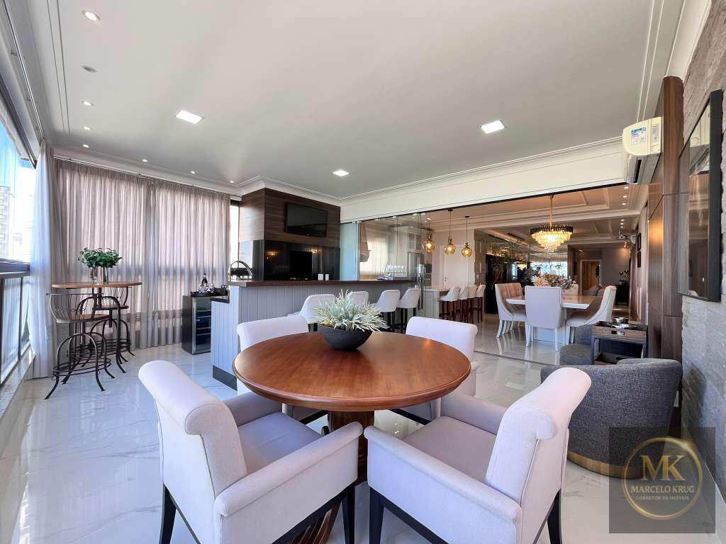 Apartamento á Venda com Vista Mar 5 suítes sendo 1 Máster 250m2 Privativos Mobiliado Pagamento Facilitado Meia Praia Itapema - Marcelo Krug Corretor de Imóveis