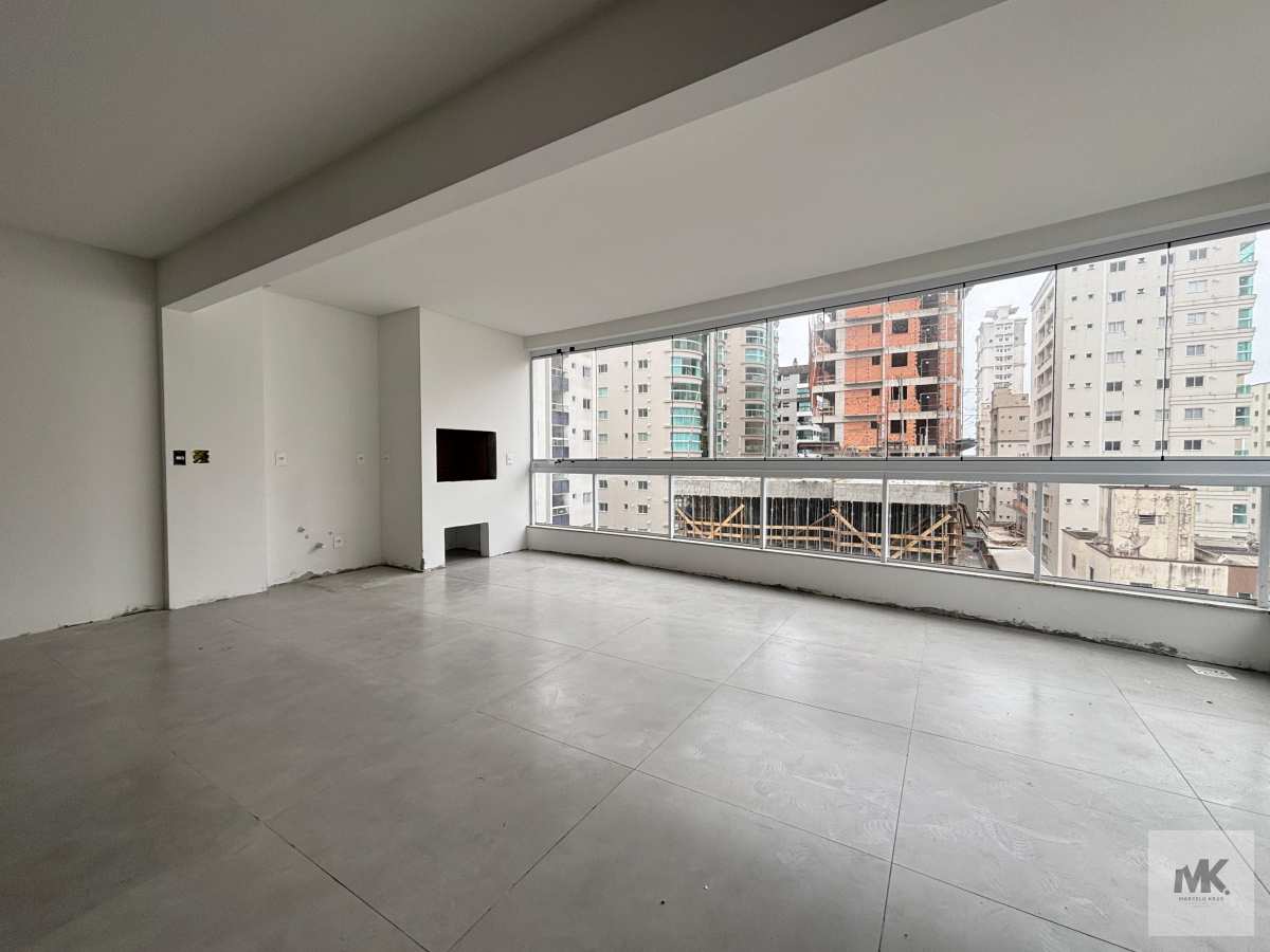 Apartamento à Venda,com 3 Suítes 158.00m² Privativos + Lazer em Meia Praia de Itapema