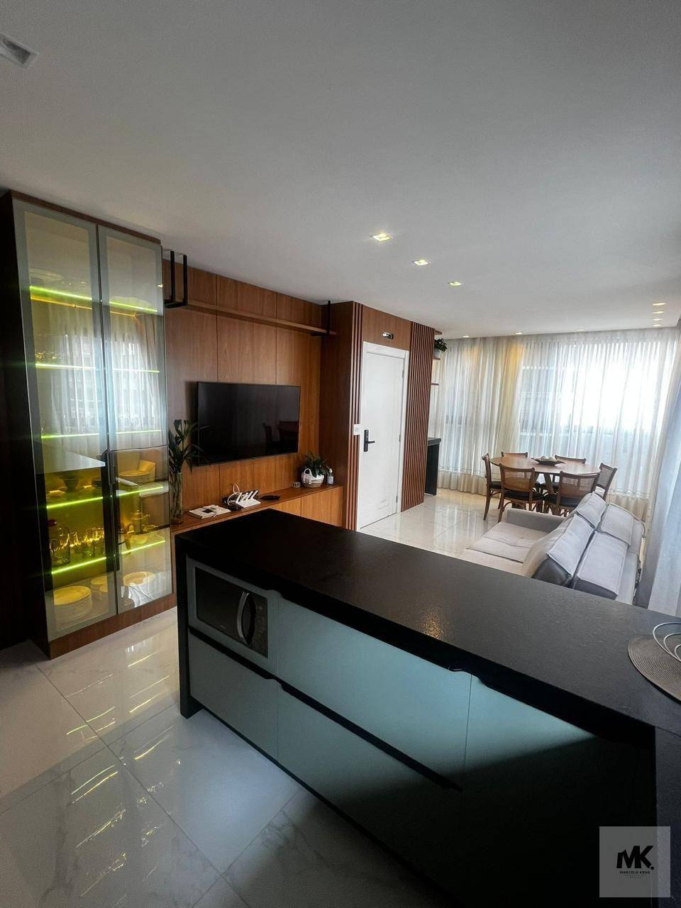 Vendo Apartamento 3 Dormitórios Sendo 2 suítes com 101m² privativos + 2 vagas em  Meia Praia Próximo ao Mar. - Marcelo Krug Corretor de Imóveis