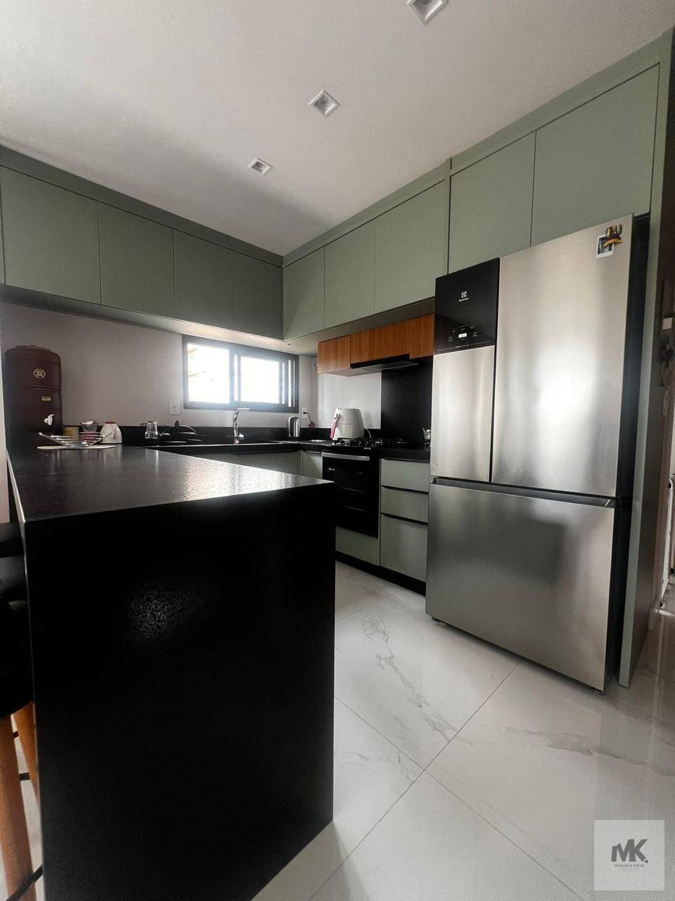 Vendo Apartamento 3 Dormitórios Sendo 2 suítes com 101m² privativos + 2 vagas em  Meia Praia Próximo ao Mar. - Marcelo Krug Corretor de Imóveis