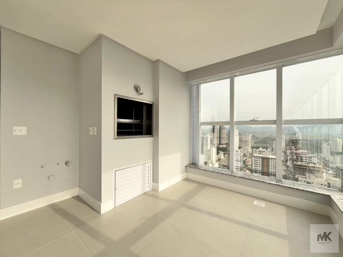 Apartamento à venda 190.00m² Privativos 4 Suítes + 4 Vagas de Garagem + Lazer Completo Pagamento Facilitado Meia Praia - Marcelo Krug Corretor de Imóveis