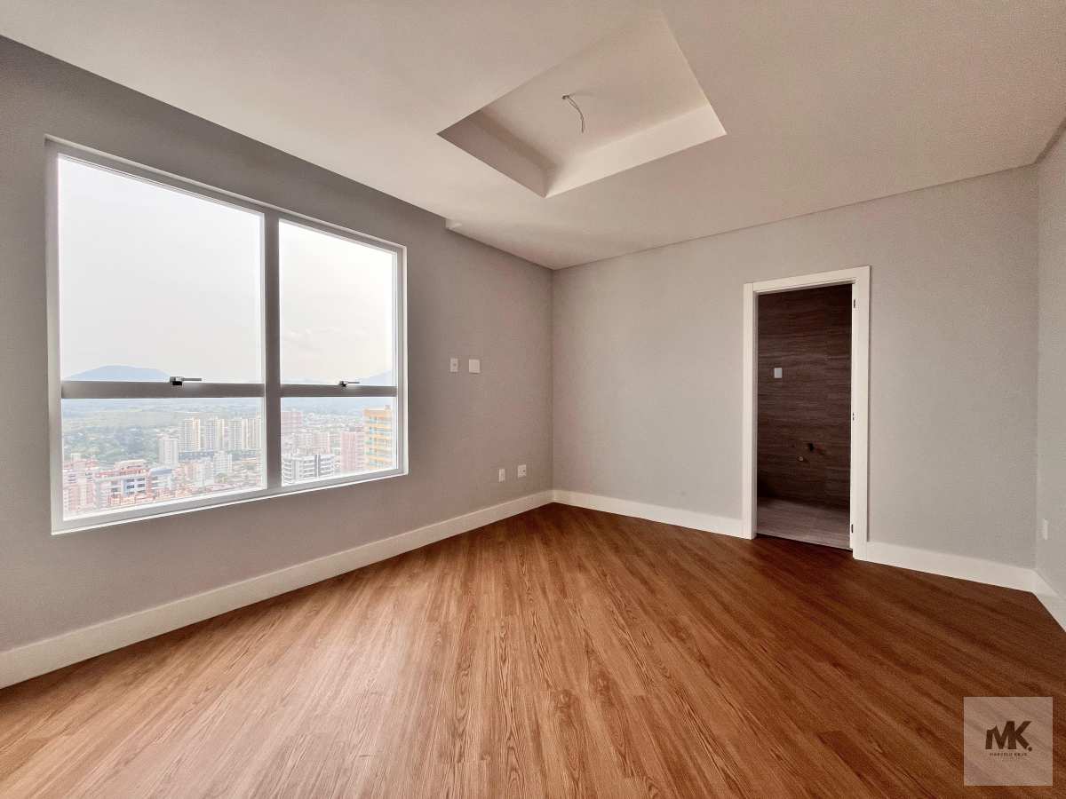 Apartamento à venda 190.00m² Privativos 4 Suítes + 4 Vagas de Garagem + Lazer Completo Pagamento Facilitado Meia Praia - Marcelo Krug Corretor de Imóveis