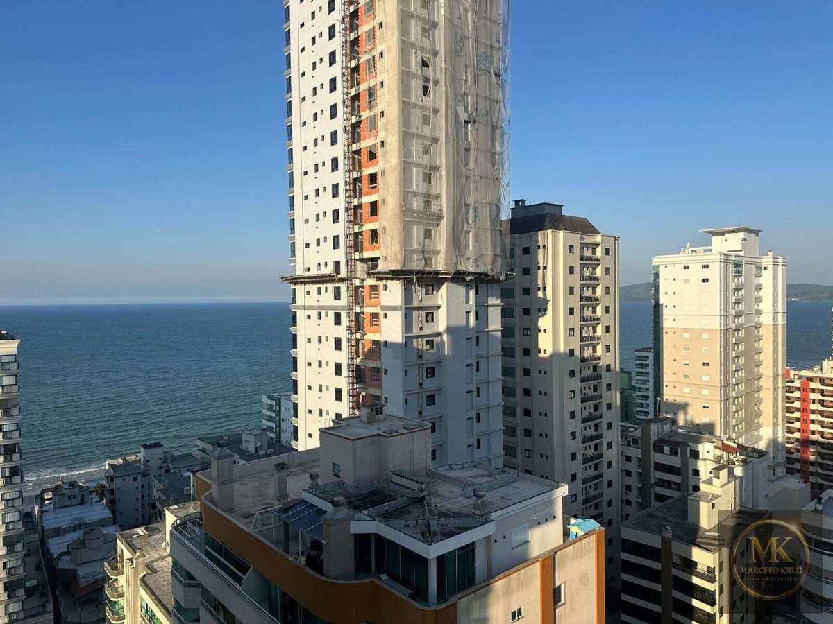 Apartamento 4 suítes 197.00m2  Privativos + 3 Vagas de Garagem em Meia Praia de Itapema, - Marcelo Krug Corretor de Imóveis