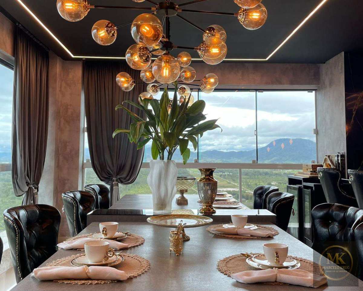 Duplex á Venda 4 Suítes Sendo 2 Máster com 270.00m² Privativos Mobiliado  Pagamento Facilitado  em Meia Praia de Itapema - Marcelo Krug Corretor de Imóveis