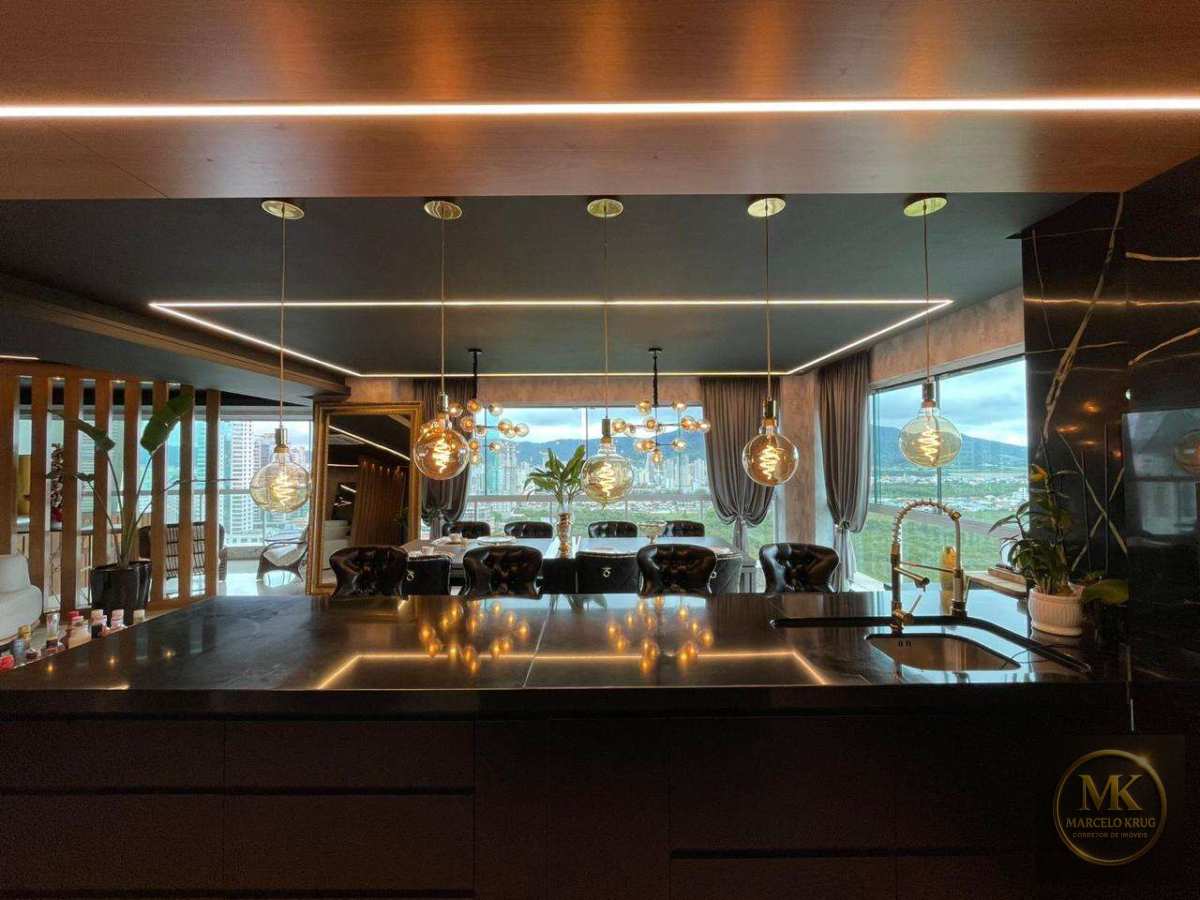 Duplex á Venda 4 Suítes Sendo 2 Máster com 270.00m² Privativos Mobiliado  Pagamento Facilitado  em Meia Praia de Itapema