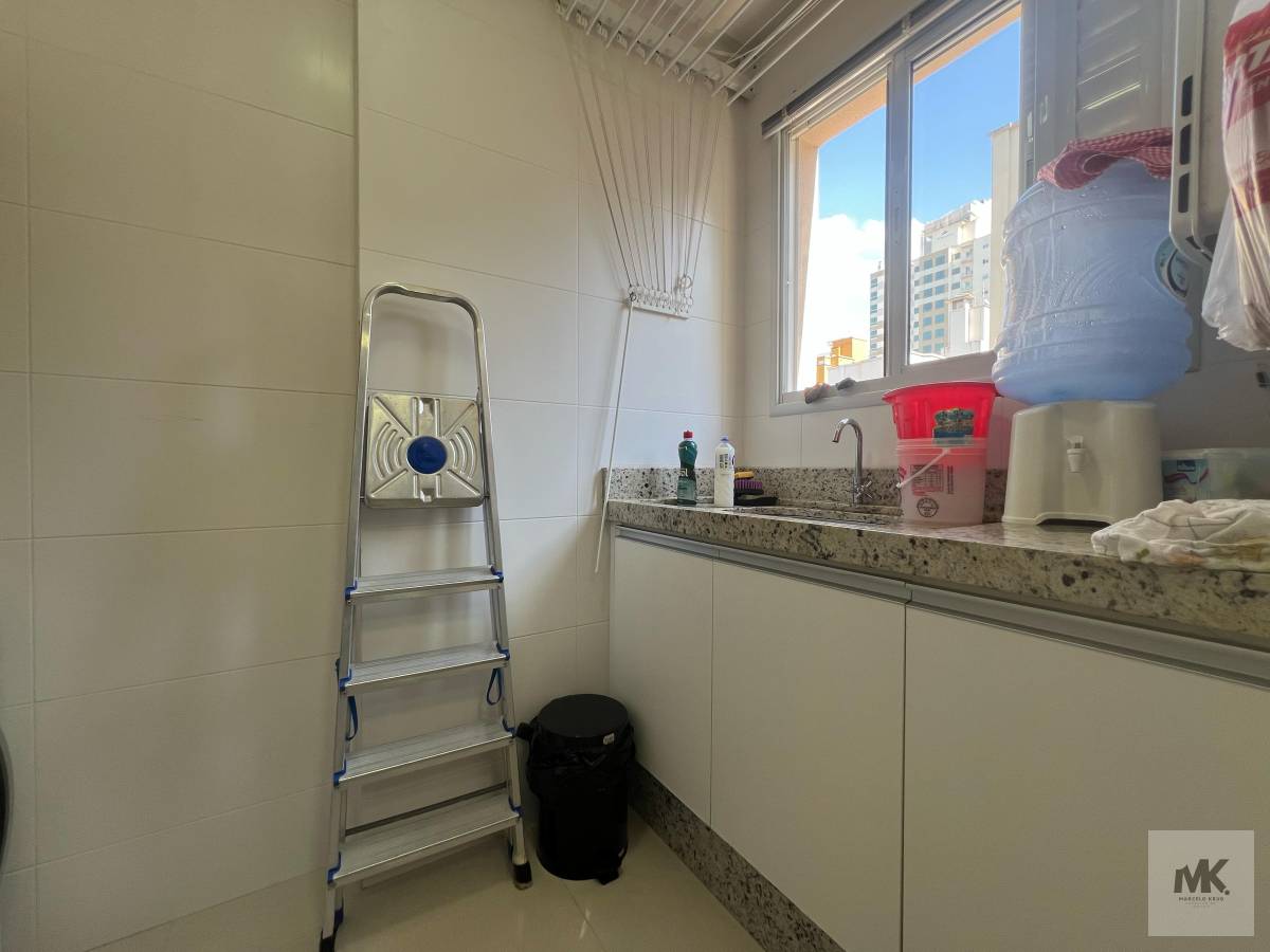 Apartamento à Venda,com 4 Suítes  171.00m² privativos + 3 vagas de Garagem + Lazer em Meia Praia de Itapema Sc - Marcelo Krug Corretor de Imóveis