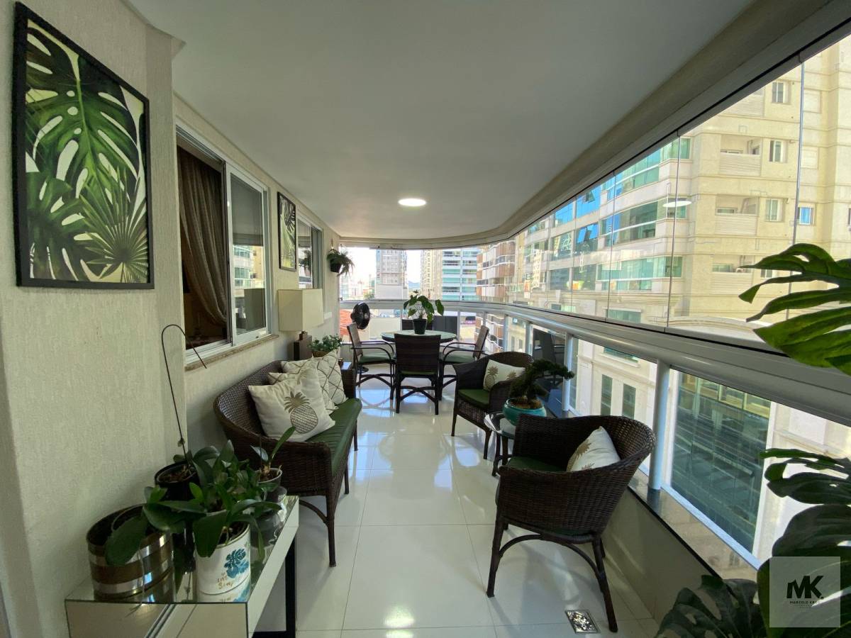 Apartamento à venda Quadra Mar com 4 Dormitórios Sendo 2 Suítes com 167.00m² Privativos em Meia Praia - Pag Facilitado.