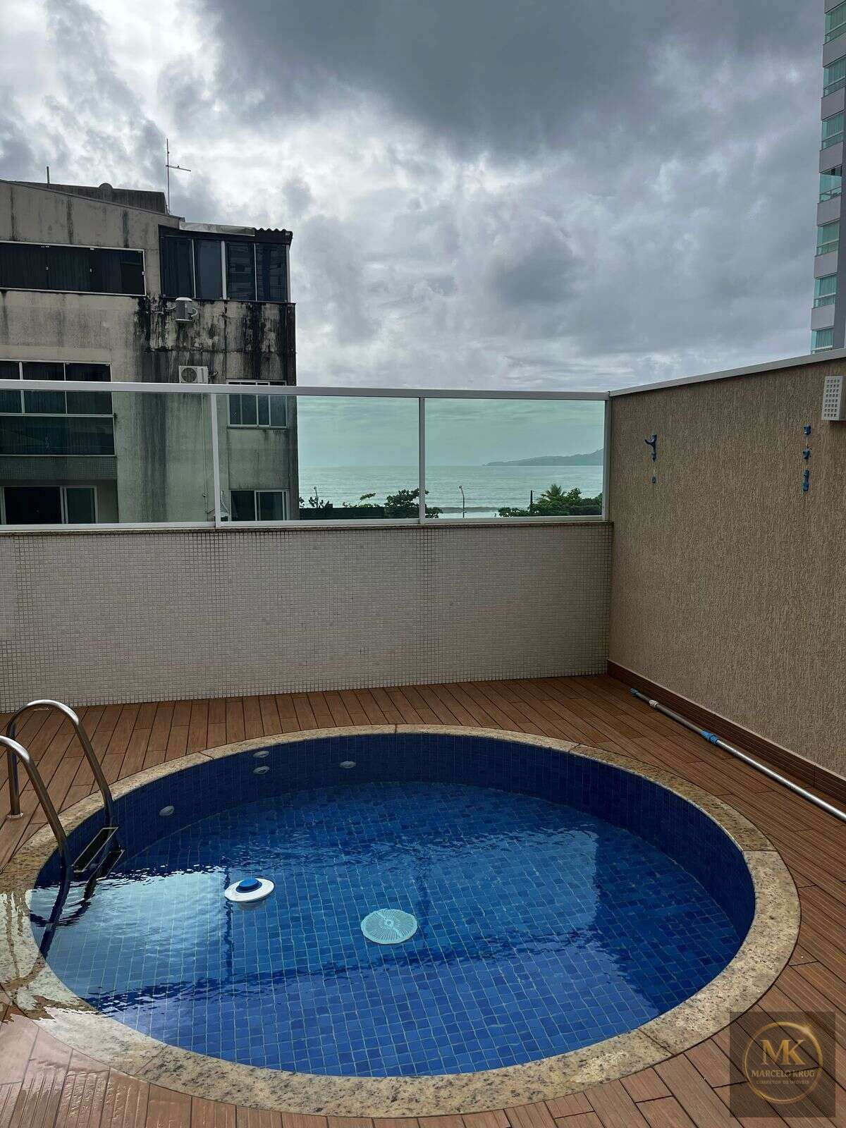 Apartamento á venda Quadra Mar, 4 suítes + 3 vagas Pagamento Facilitado Direto Dono Meia Praia Itapema Vista Mar - Marcelo Krug Corretor de Imóveis