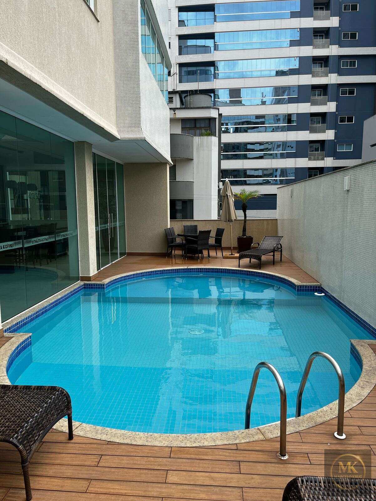 Apartamento á venda Quadra Mar, 4 suítes + 3 vagas Pagamento Facilitado Direto Dono Meia Praia Itapema Vista Mar - Marcelo Krug Corretor de Imóveis