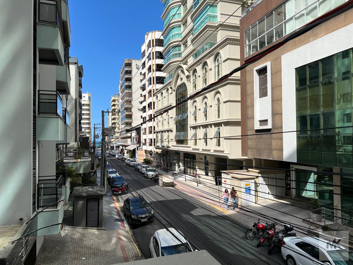 Apartamento à Venda 3 Dormitórios Sendo 1 Suíte 130m² Privativos em Meia Praia de Itapema