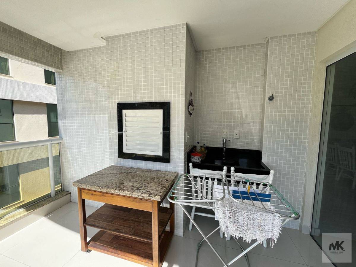 Apartamento com 3 Suítes 2 vagas de Garagem com Vista Mar em Meia Praia de Itapema SC. - Marcelo Krug Corretor de Imóveis