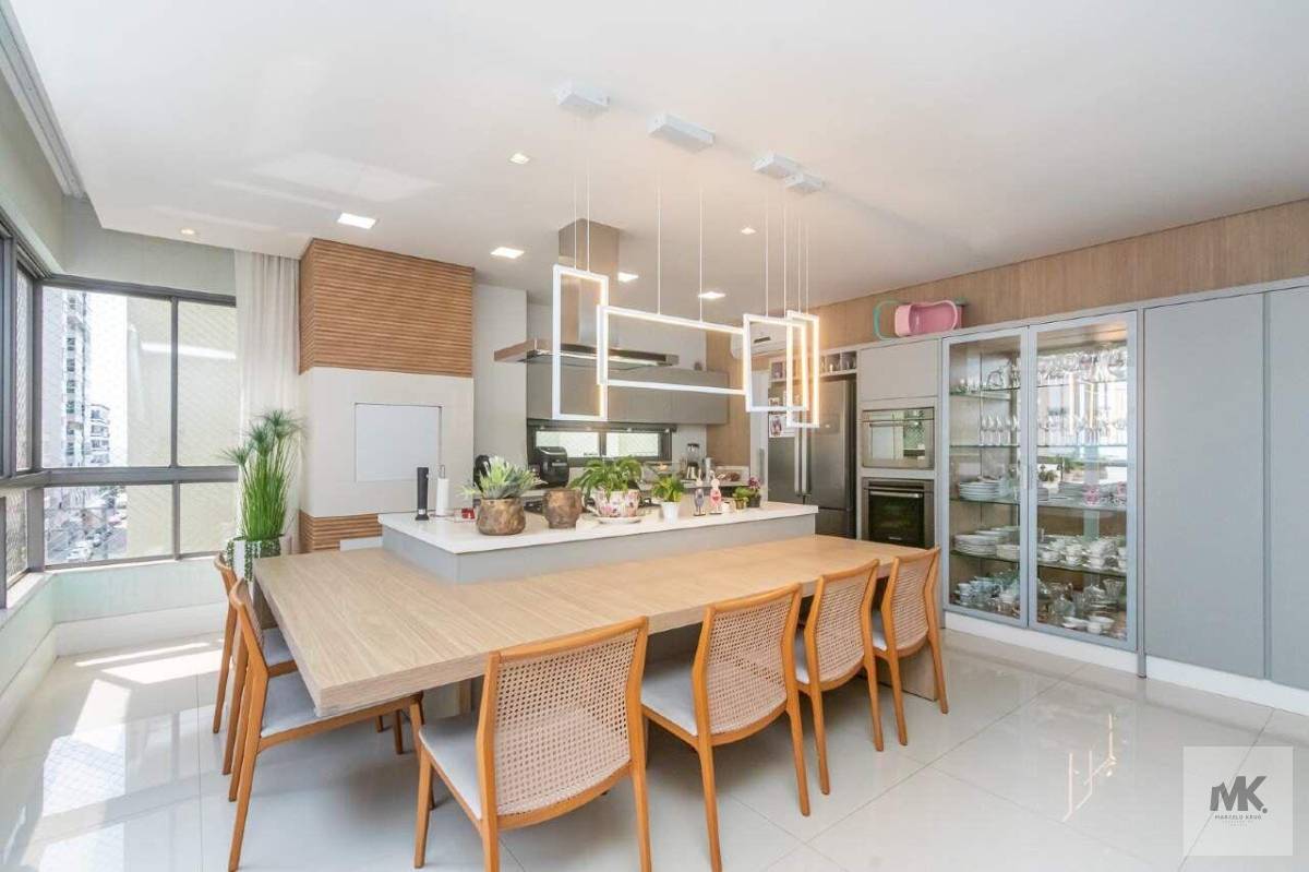 Apartamento de Alto Padrão Quadra Mar  4 Suítes Sendo 1 Máster + 4 Vagas de Garagem Próximo ao Píer R$ 4 Milhões Facilitado. - Marcelo Krug Corretor de Imóveis