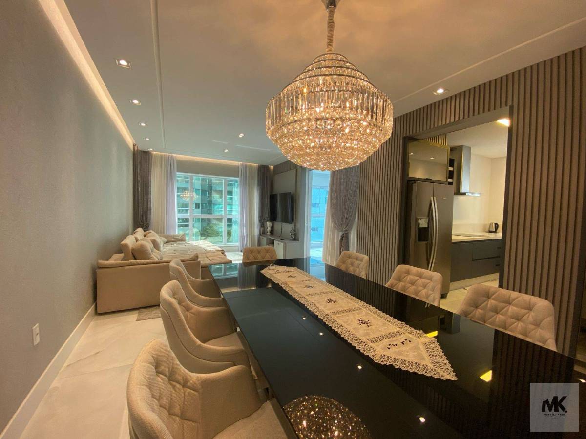 Apartamento Mobiliado Quadra Mar em Meia Praia com 4 Suítes Sendo 1 Máster + 3 Vagas Próximo ao Píer Pagamento Facilitado. - Marcelo Krug Corretor de Imóveis