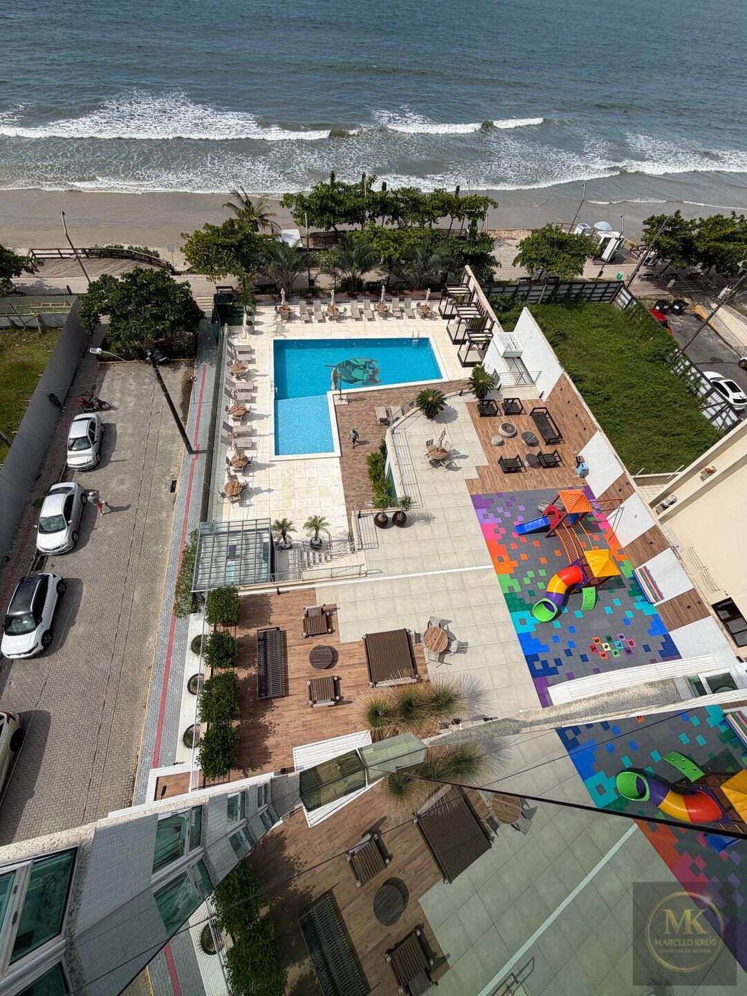 Apartamento Frente Mar á Venda 4 Suítes ,Sendo 1 Máster 185m2 Privativos  + 3 Vagas em Meia Praia de Itapema - Marcelo Krug Corretor de Imóveis